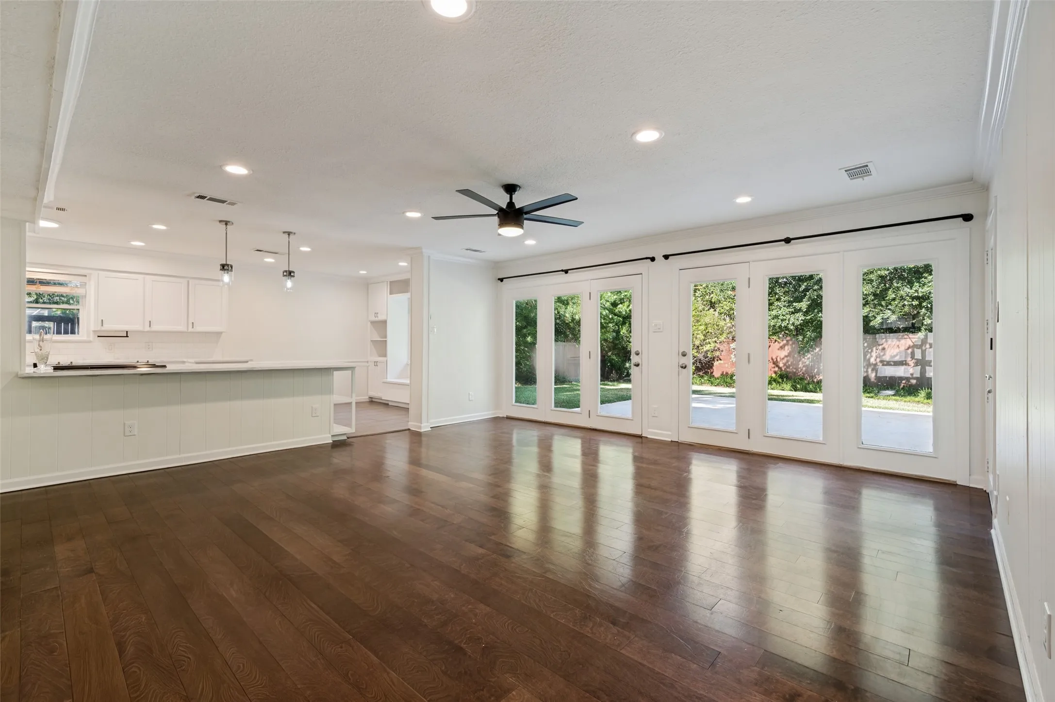 Single Family Residence For Sale in Dallas County , 10131 Pensive Drive, Dallas, Texas 75229, 4 Bedroom, 3 Bathroom, 2 Garage spaces, 2,620 Sqft, built in 1966, mls#21371510, Real Estate Agent in Dallas, Homes For Sale in Dallas county, Homes For Sale in Dallas, Realtor in Dallas Texas, Real Estate Brokerage Independent Realty Texas, Luminita Cordes Realtor