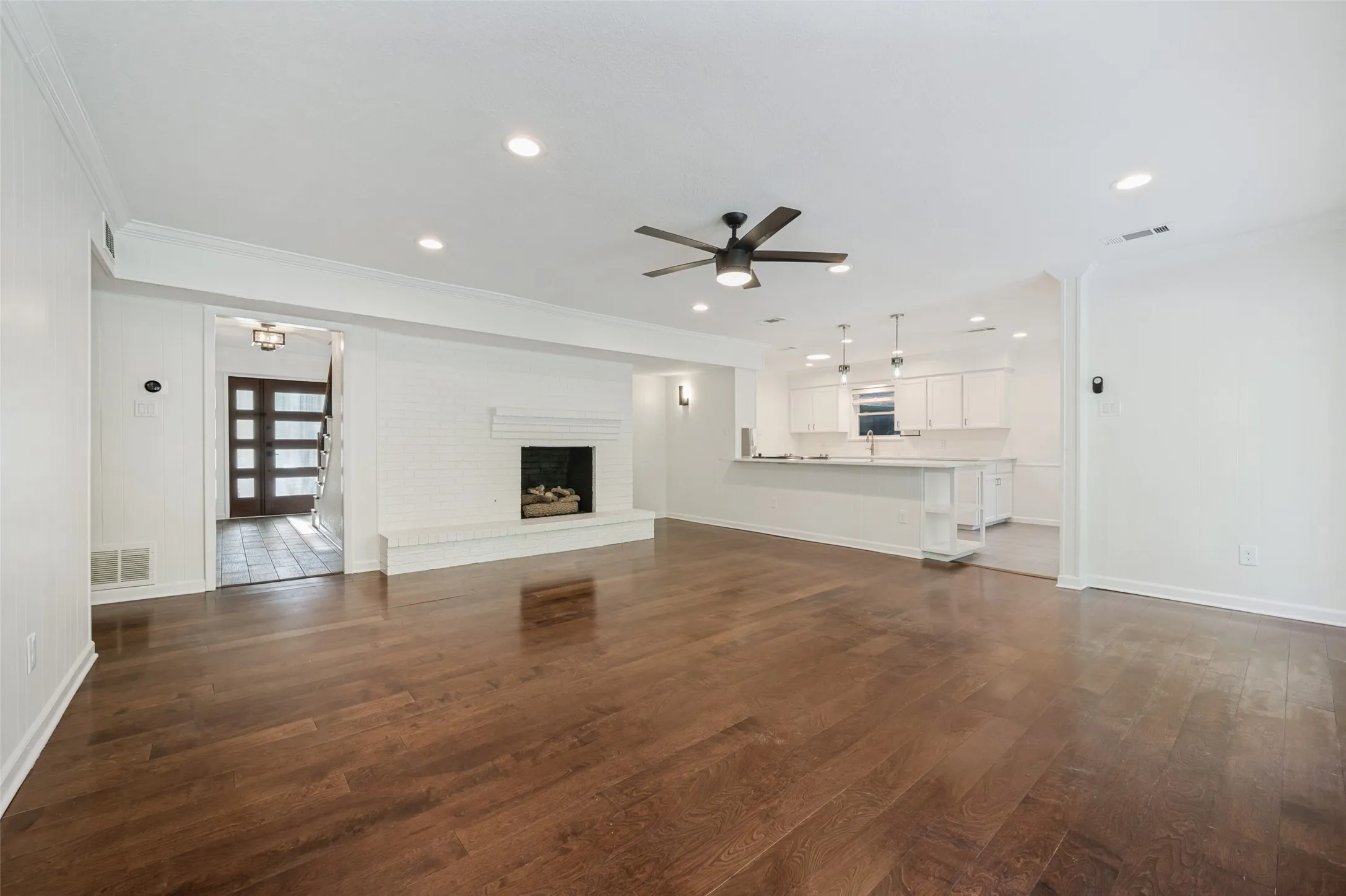 Single Family Residence For Sale in Dallas County , 10131 Pensive Drive, Dallas, Texas 75229, 4 Bedroom, 3 Bathroom, 2 Garage spaces, 2,620 Sqft, built in 1966, mls#21371510, Real Estate Agent in Dallas, Homes For Sale in Dallas county, Homes For Sale in Dallas, Realtor in Dallas Texas, Real Estate Brokerage Independent Realty Texas, Luminita Cordes Realtor