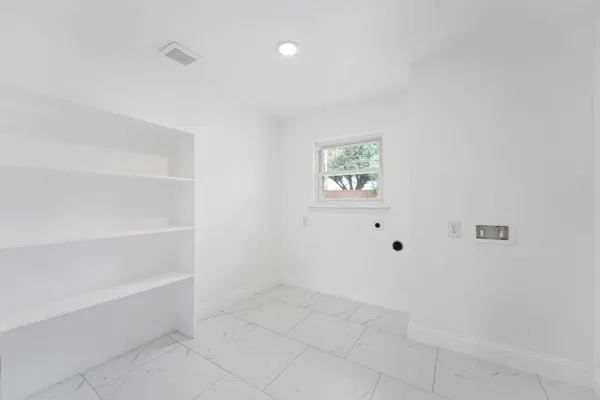 Single Family Residence For Sale in Dallas County , 14011 Stardust Lane, Farmers Branch, Texas 75234, 4 Bedroom, 2 Bathroom, 2 Garage spaces, 1,940 Sqft, built in 1957, mls#21370220, Real Estate Agent in Farmers Branch, Homes For Sale in Dallas county, Homes For Sale in Farmers Branch, Realtor in Farmers Branch Texas, Real Estate Brokerage Independent Realty Texas, Luminita Cordes Realtor