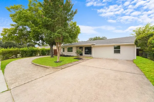 Single Family Residence For Sale in Dallas County , 14011 Stardust Lane, Farmers Branch, Texas 75234, 4 Bedroom, 2 Bathroom, 2 Garage spaces, 1,940 Sqft, built in 1957, mls#21370220, Real Estate Agent in Farmers Branch, Homes For Sale in Dallas county, Homes For Sale in Farmers Branch, Realtor in Farmers Branch Texas, Real Estate Brokerage Independent Realty Texas, Luminita Cordes Realtor