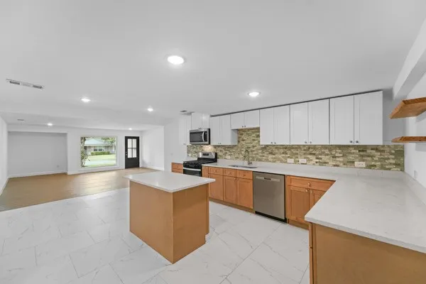 Single Family Residence For Sale in Dallas County , 14011 Stardust Lane, Farmers Branch, Texas 75234, 4 Bedroom, 2 Bathroom, 2 Garage spaces, 1,940 Sqft, built in 1957, mls#21370220, Real Estate Agent in Farmers Branch, Homes For Sale in Dallas county, Homes For Sale in Farmers Branch, Realtor in Farmers Branch Texas, Real Estate Brokerage Independent Realty Texas, Luminita Cordes Realtor