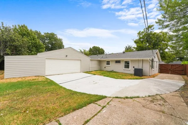 Single Family Residence For Sale in Dallas County , 14011 Stardust Lane, Farmers Branch, Texas 75234, 4 Bedroom, 2 Bathroom, 2 Garage spaces, 1,940 Sqft, built in 1957, mls#21370220, Real Estate Agent in Farmers Branch, Homes For Sale in Dallas county, Homes For Sale in Farmers Branch, Realtor in Farmers Branch Texas, Real Estate Brokerage Independent Realty Texas, Luminita Cordes Realtor