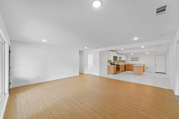 Single Family Residence For Sale in Dallas County , 14011 Stardust Lane, Farmers Branch, Texas 75234, 4 Bedroom, 2 Bathroom, 2 Garage spaces, 1,940 Sqft, built in 1957, mls#21370220, Real Estate Agent in Farmers Branch, Homes For Sale in Dallas county, Homes For Sale in Farmers Branch, Realtor in Farmers Branch Texas, Real Estate Brokerage Independent Realty Texas, Luminita Cordes Realtor