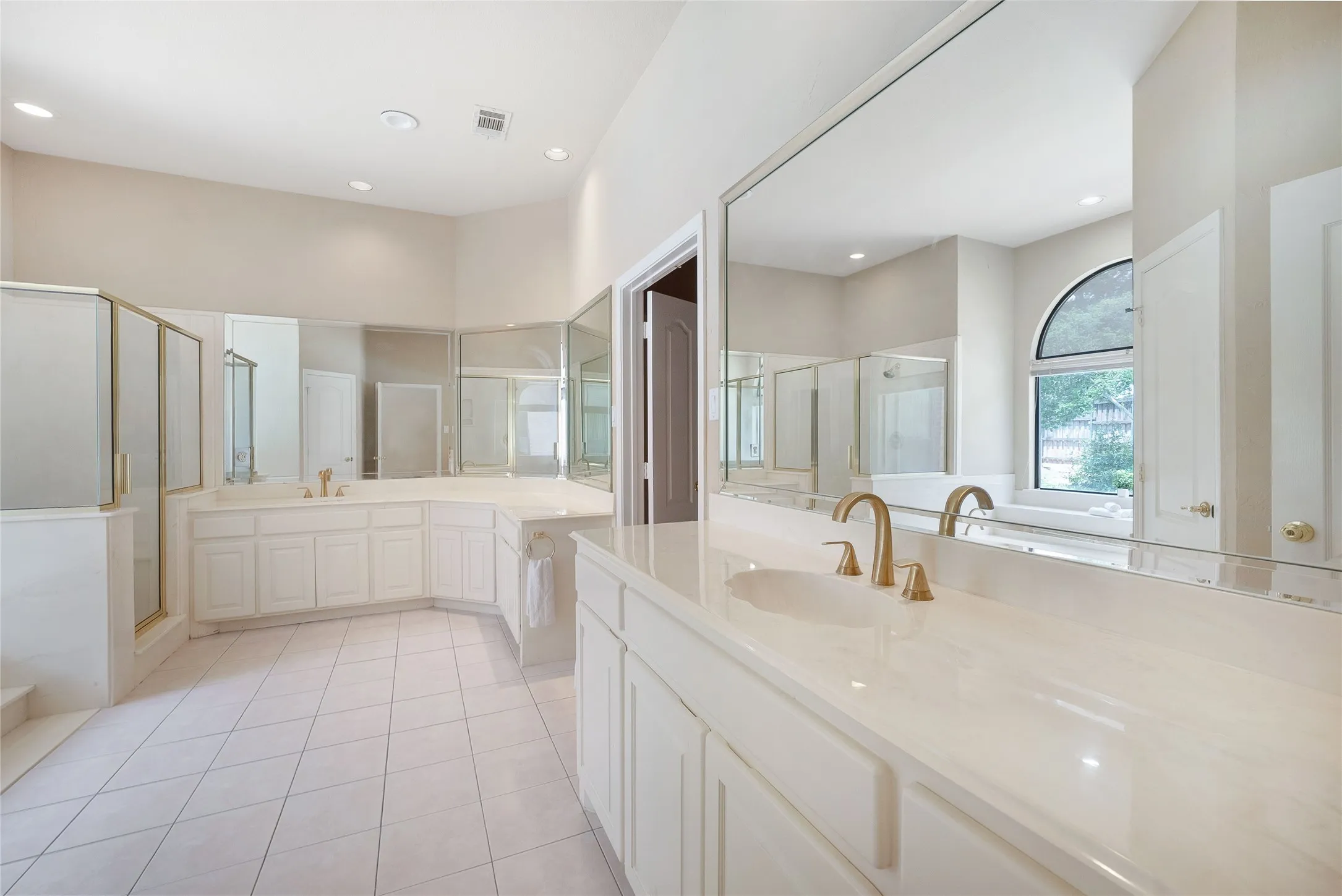 Single Family Residence For Rent in Collin County , 4516 Salerno Circle, Plano, Texas 75093, 4 Bedroom, 4 Bathroom, 3 Garage spaces, 3,784 Sqft, built in 1992, mls#21368236, Real Estate Agent in Plano, Homes For Rent in Collin county, Homes For Rent in Plano, Realtor in Plano Texas, Real Estate Brokerage Independent Realty Texas, Luminita Cordes Realtor