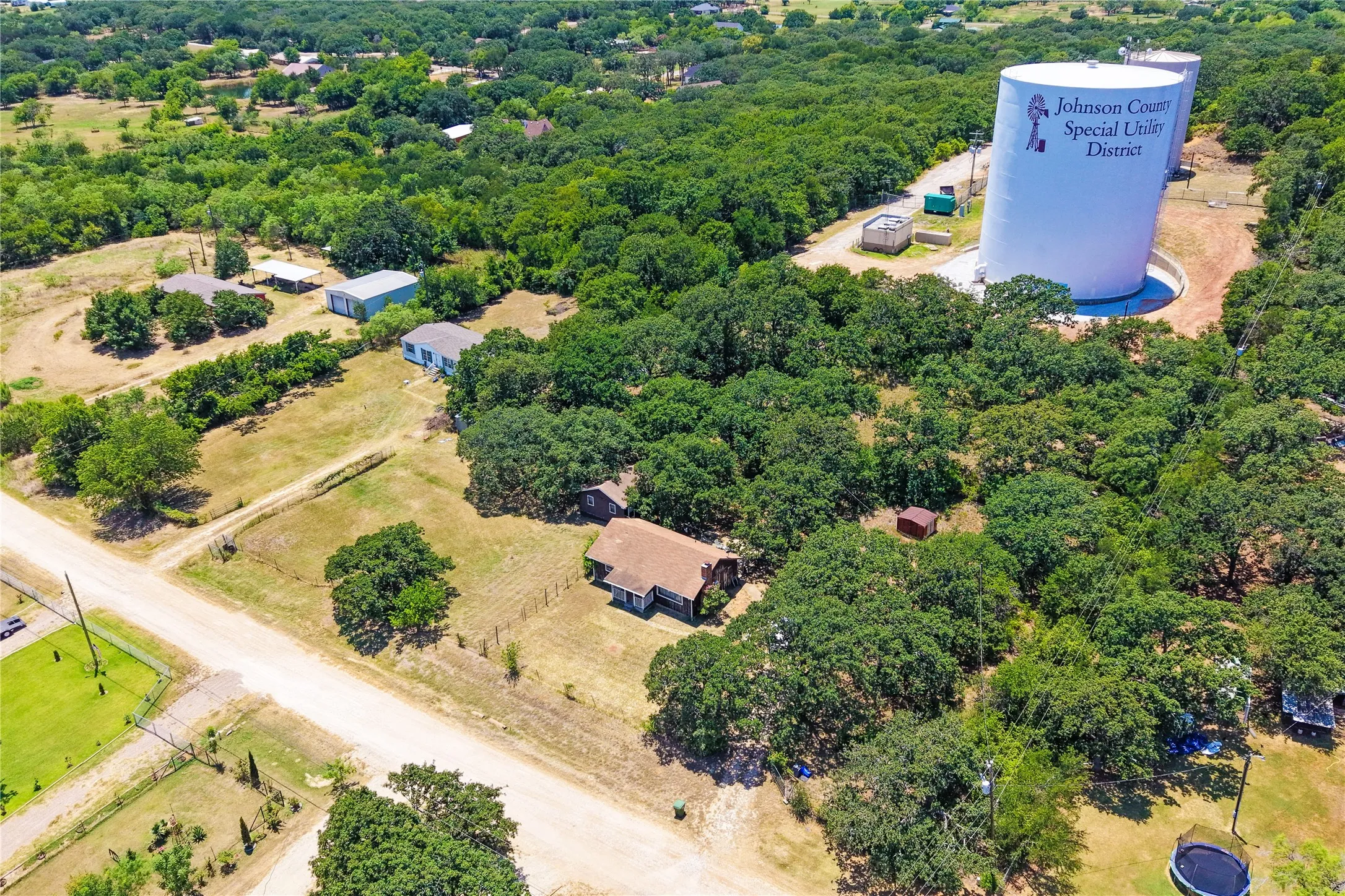 Mobile Home For Sale in Johnson County , 2309 Daniels Drive, Joshua, Texas 76058, 4 Bedroom, 2 Bathroom, Garage spaces, 2,016 Sqft, built in 1997, mls#21371487, Real Estate Agent in Joshua, Homes For Sale in Johnson county, Homes For Sale in Joshua, Realtor in Joshua Texas, Real Estate Brokerage Independent Realty Texas, Luminita Cordes Realtor
