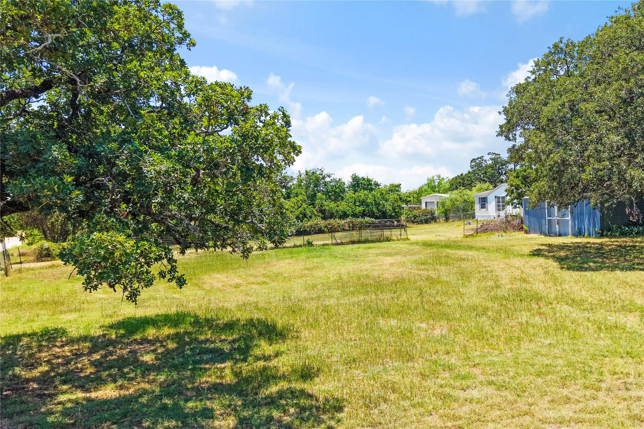 Mobile Home For Sale in Johnson County , 2309 Daniels Drive, Joshua, Texas 76058, 4 Bedroom, 2 Bathroom, Garage spaces, 2,016 Sqft, built in 1997, mls#21371487, Real Estate Agent in Joshua, Homes For Sale in Johnson county, Homes For Sale in Joshua, Realtor in Joshua Texas, Real Estate Brokerage Independent Realty Texas, Luminita Cordes Realtor