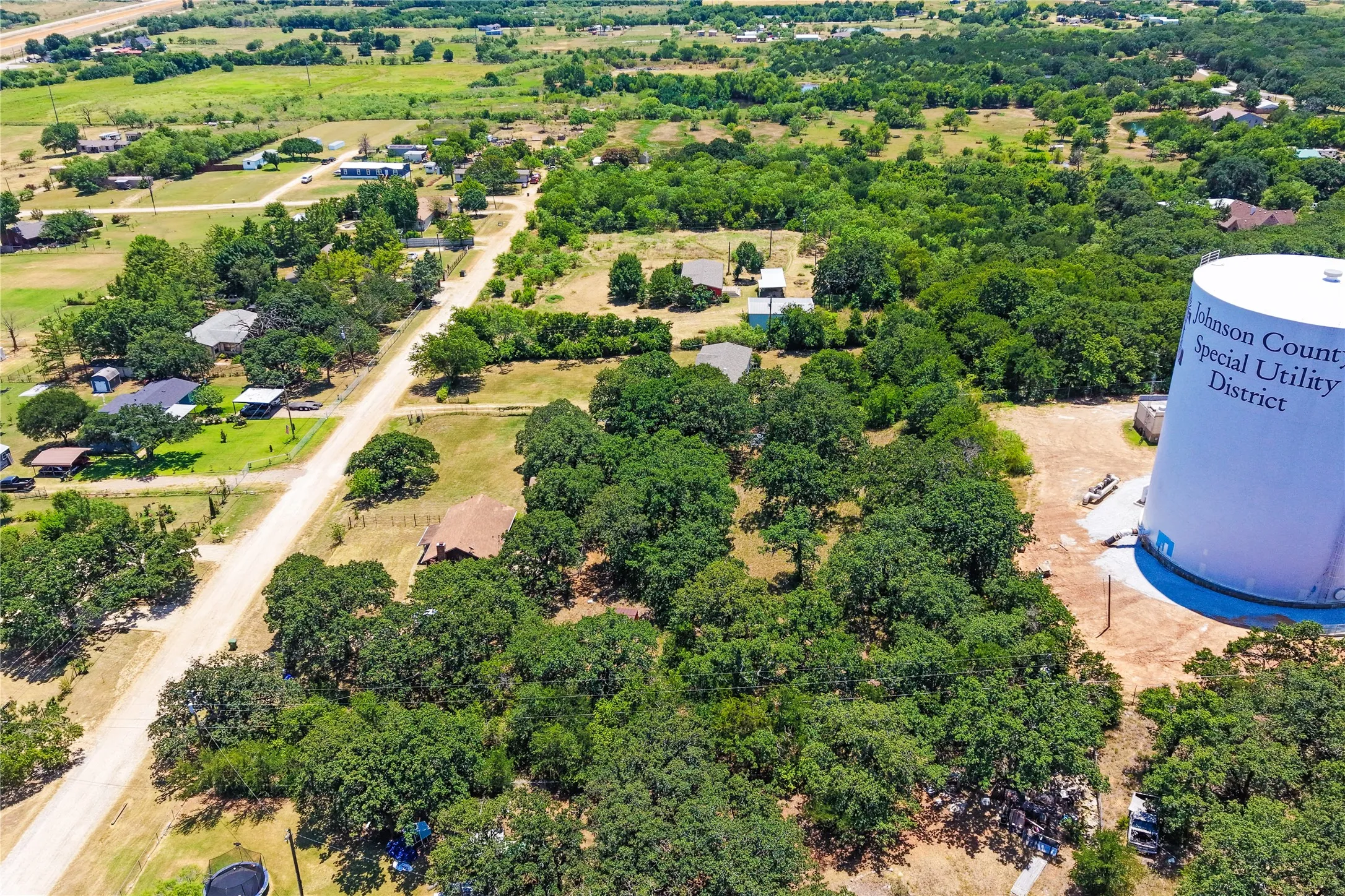 Mobile Home For Sale in Johnson County , 2309 Daniels Drive, Joshua, Texas 76058, 4 Bedroom, 2 Bathroom, Garage spaces, 2,016 Sqft, built in 1997, mls#21371487, Real Estate Agent in Joshua, Homes For Sale in Johnson county, Homes For Sale in Joshua, Realtor in Joshua Texas, Real Estate Brokerage Independent Realty Texas, Luminita Cordes Realtor