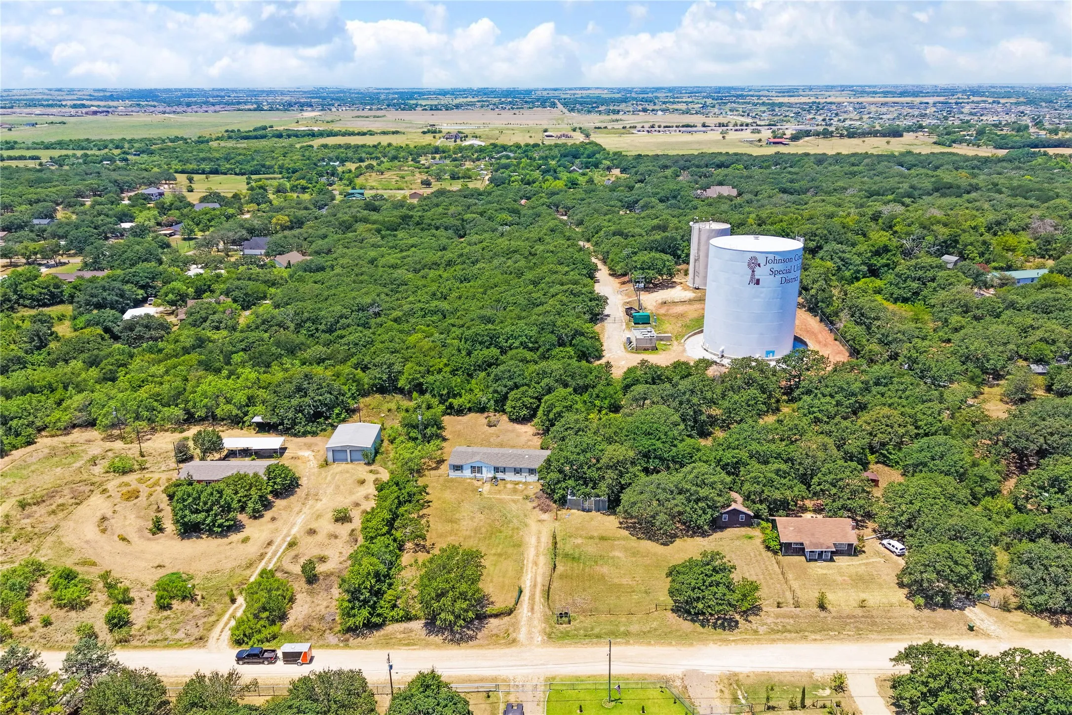 Mobile Home For Sale in Johnson County , 2309 Daniels Drive, Joshua, Texas 76058, 4 Bedroom, 2 Bathroom, Garage spaces, 2,016 Sqft, built in 1997, mls#21371487, Real Estate Agent in Joshua, Homes For Sale in Johnson county, Homes For Sale in Joshua, Realtor in Joshua Texas, Real Estate Brokerage Independent Realty Texas, Luminita Cordes Realtor