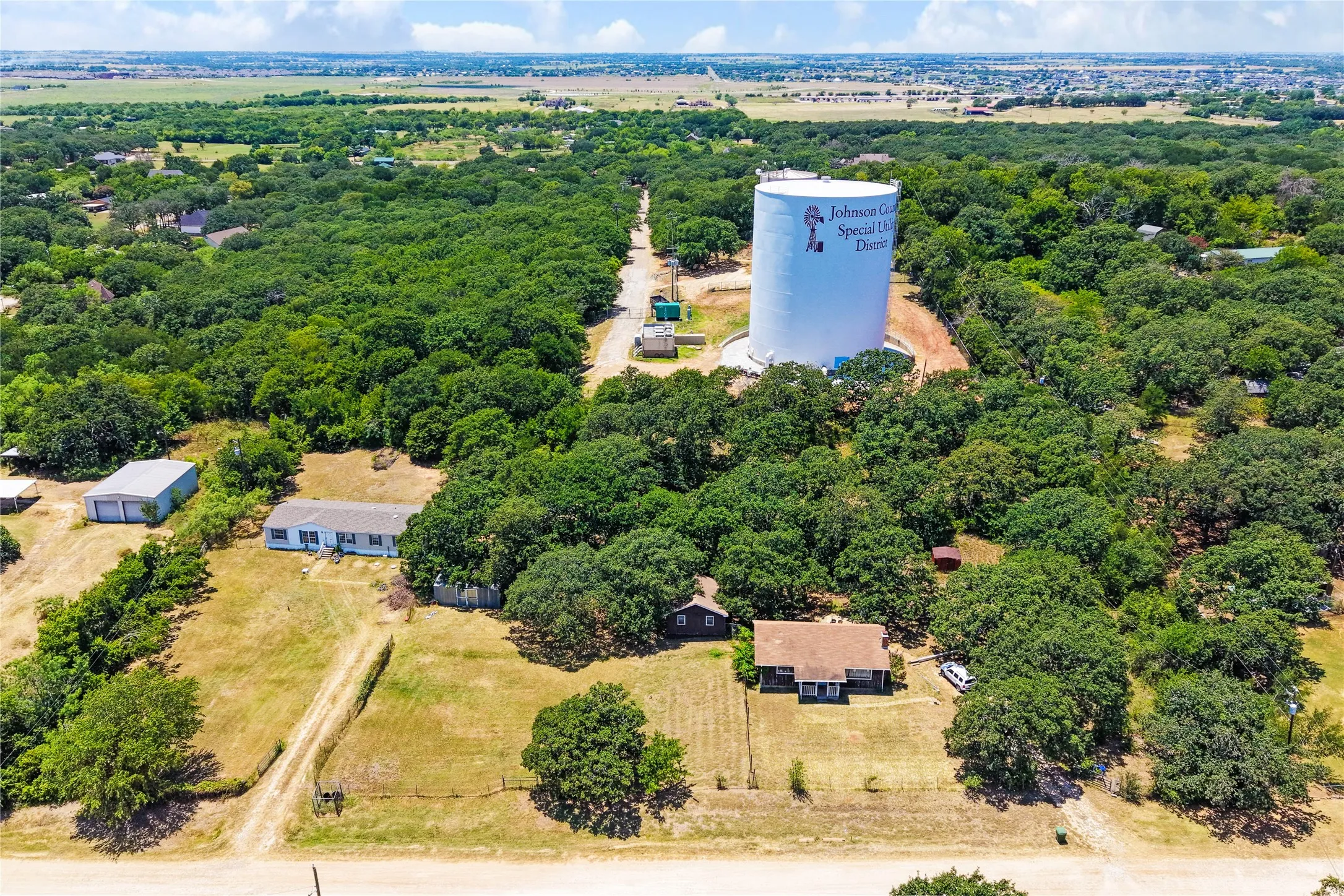 Mobile Home For Sale in Johnson County , 2309 Daniels Drive, Joshua, Texas 76058, 4 Bedroom, 2 Bathroom, Garage spaces, 2,016 Sqft, built in 1997, mls#21371487, Real Estate Agent in Joshua, Homes For Sale in Johnson county, Homes For Sale in Joshua, Realtor in Joshua Texas, Real Estate Brokerage Independent Realty Texas, Luminita Cordes Realtor