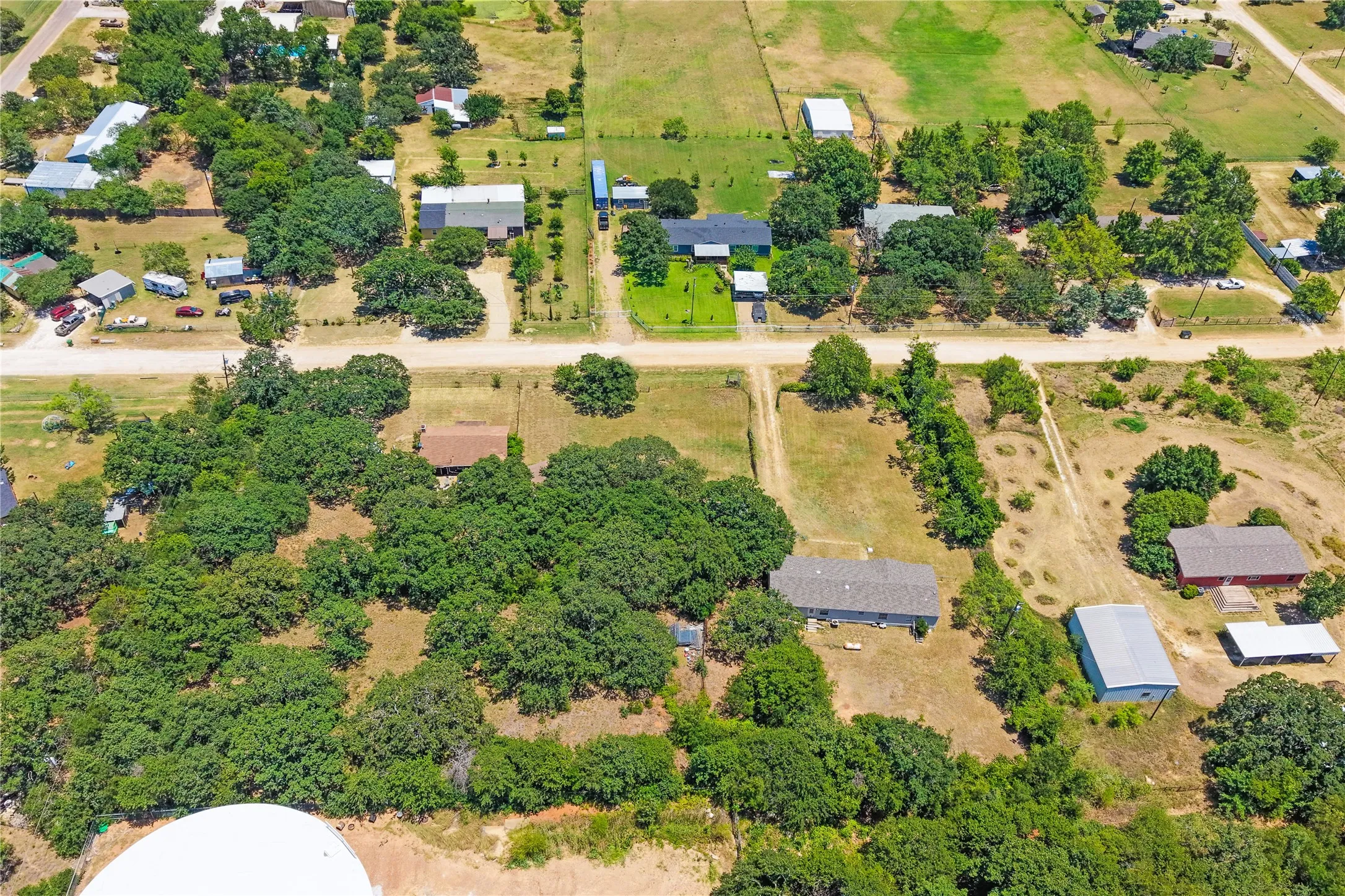 Mobile Home For Sale in Johnson County , 2309 Daniels Drive, Joshua, Texas 76058, 4 Bedroom, 2 Bathroom, Garage spaces, 2,016 Sqft, built in 1997, mls#21371487, Real Estate Agent in Joshua, Homes For Sale in Johnson county, Homes For Sale in Joshua, Realtor in Joshua Texas, Real Estate Brokerage Independent Realty Texas, Luminita Cordes Realtor