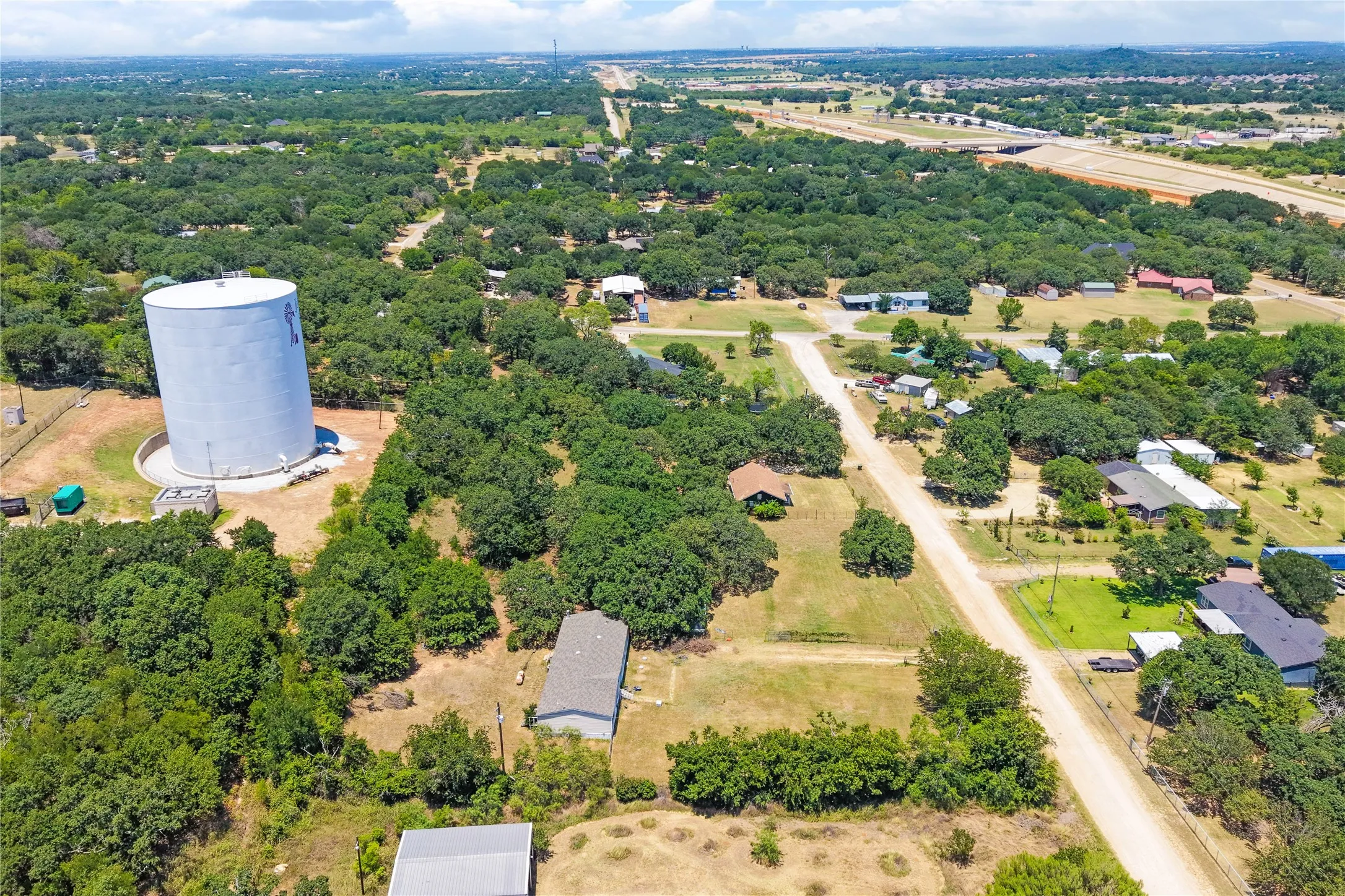 Mobile Home For Sale in Johnson County , 2309 Daniels Drive, Joshua, Texas 76058, 4 Bedroom, 2 Bathroom, Garage spaces, 2,016 Sqft, built in 1997, mls#21371487, Real Estate Agent in Joshua, Homes For Sale in Johnson county, Homes For Sale in Joshua, Realtor in Joshua Texas, Real Estate Brokerage Independent Realty Texas, Luminita Cordes Realtor