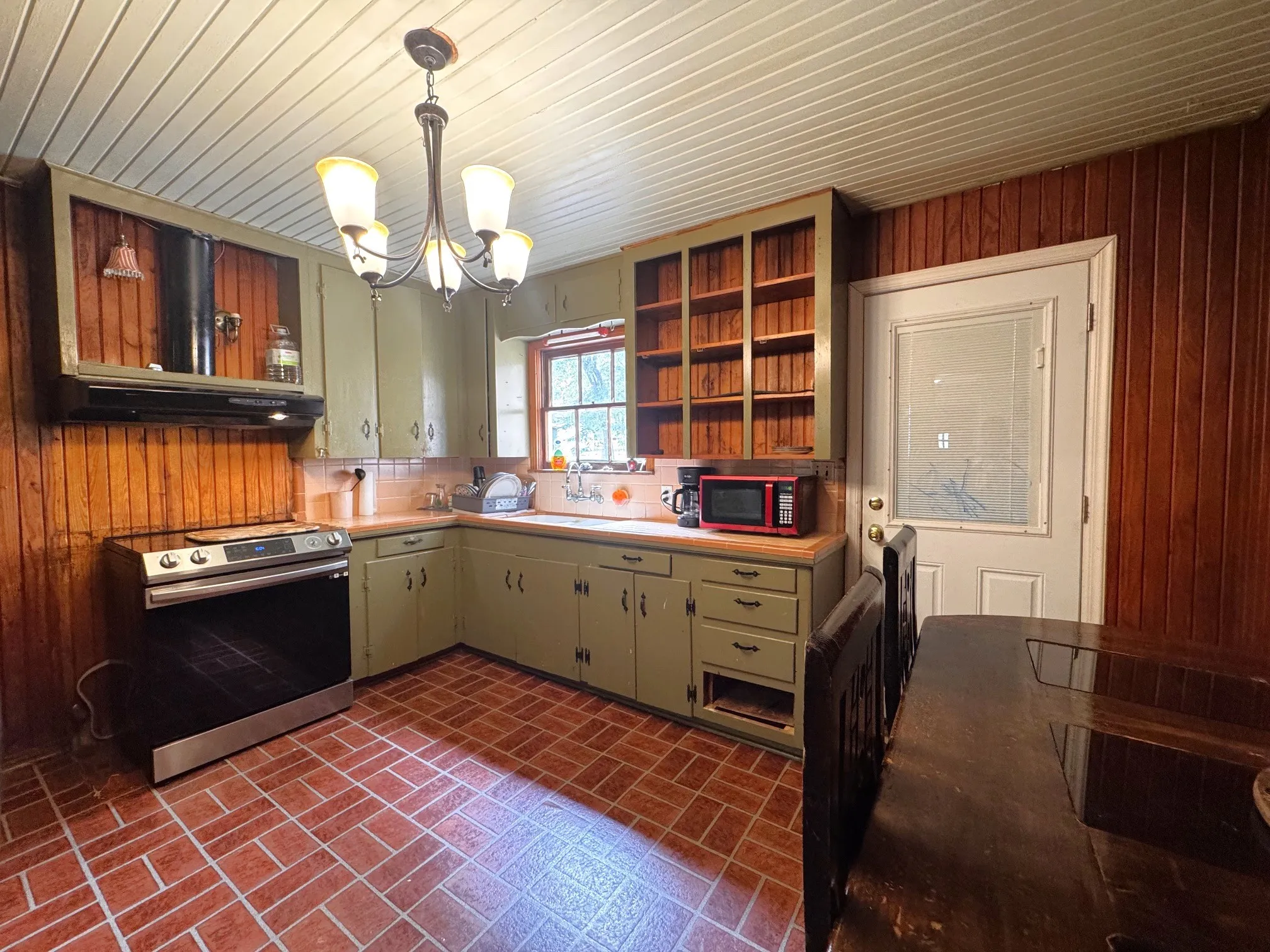 Single Family Residence For Sale in Titus County , 405 Margaret Dr., Mt Pleasant, Texas 75455, 4 Bedroom, 1 Bathroom, Garage spaces, 1,836 Sqft, built in 1962, mls#21370771, Real Estate Agent in Mt Pleasant, Homes For Sale in Titus county, Homes For Sale in Mt Pleasant, Realtor in Mt Pleasant Texas, Real Estate Brokerage Independent Realty Texas, Luminita Cordes Realtor