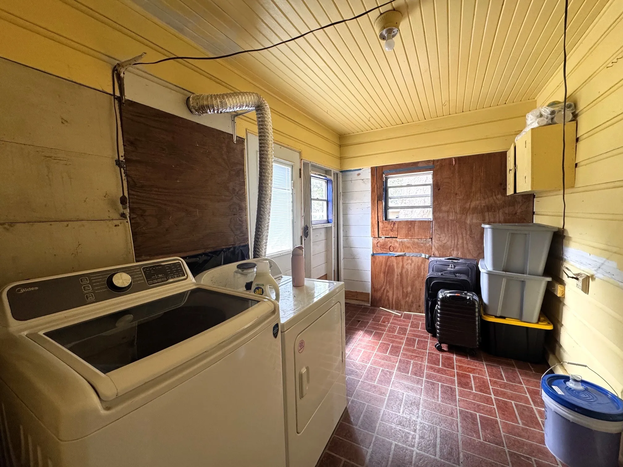Single Family Residence For Sale in Titus County , 405 Margaret Dr., Mt Pleasant, Texas 75455, 4 Bedroom, 1 Bathroom, Garage spaces, 1,836 Sqft, built in 1962, mls#21370771, Real Estate Agent in Mt Pleasant, Homes For Sale in Titus county, Homes For Sale in Mt Pleasant, Realtor in Mt Pleasant Texas, Real Estate Brokerage Independent Realty Texas, Luminita Cordes Realtor