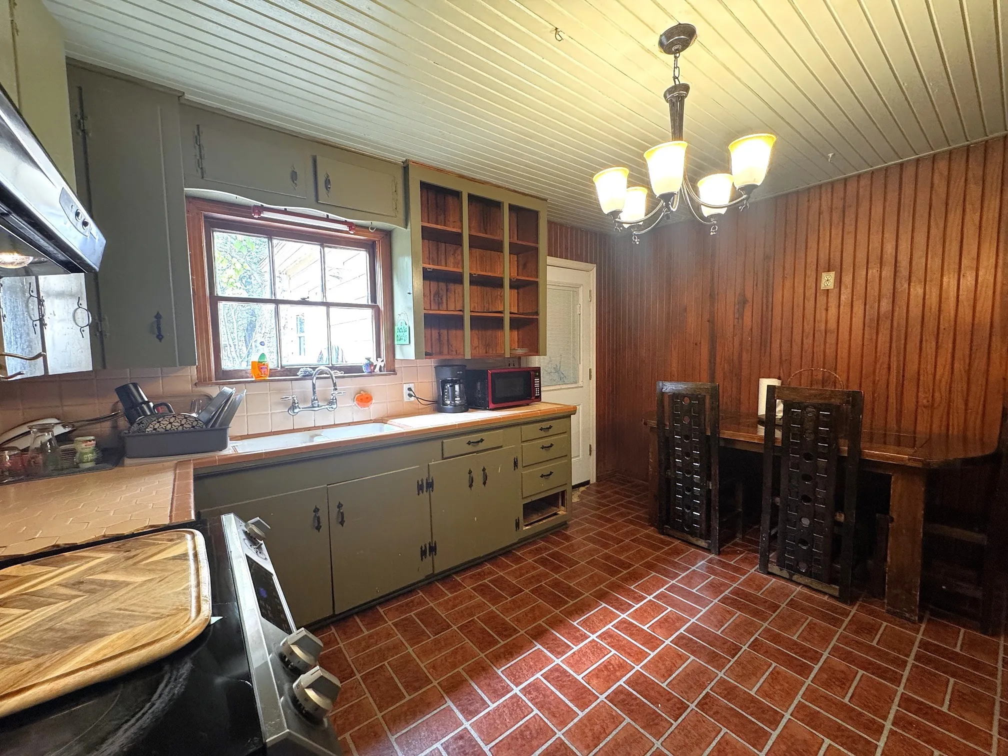 Single Family Residence For Sale in Titus County , 405 Margaret Dr., Mt Pleasant, Texas 75455, 4 Bedroom, 1 Bathroom, Garage spaces, 1,836 Sqft, built in 1962, mls#21370771, Real Estate Agent in Mt Pleasant, Homes For Sale in Titus county, Homes For Sale in Mt Pleasant, Realtor in Mt Pleasant Texas, Real Estate Brokerage Independent Realty Texas, Luminita Cordes Realtor