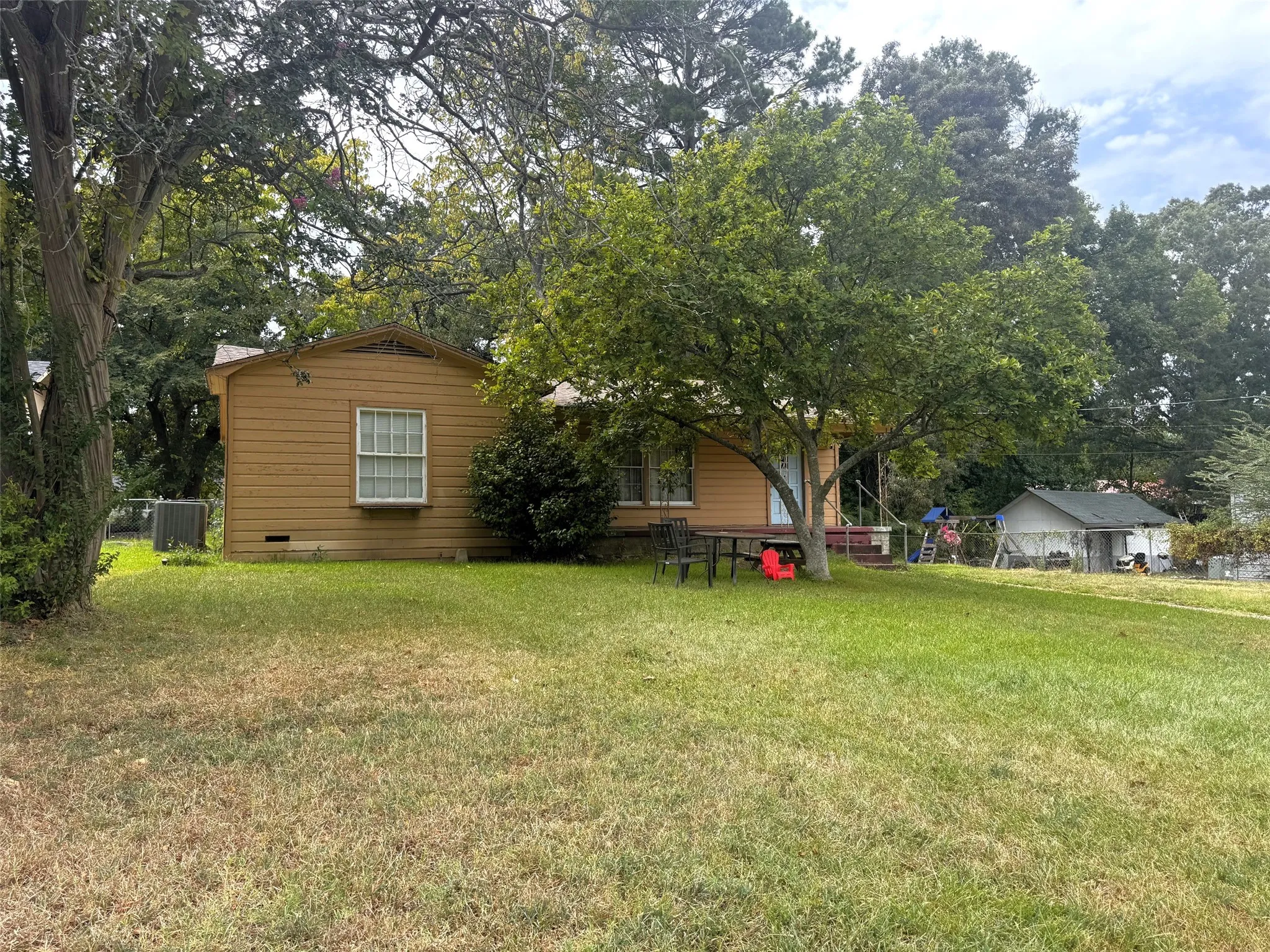 Single Family Residence For Sale in Titus County , 405 Margaret Dr., Mt Pleasant, Texas 75455, 4 Bedroom, 1 Bathroom, Garage spaces, 1,836 Sqft, built in 1962, mls#21370771, Real Estate Agent in Mt Pleasant, Homes For Sale in Titus county, Homes For Sale in Mt Pleasant, Realtor in Mt Pleasant Texas, Real Estate Brokerage Independent Realty Texas, Luminita Cordes Realtor