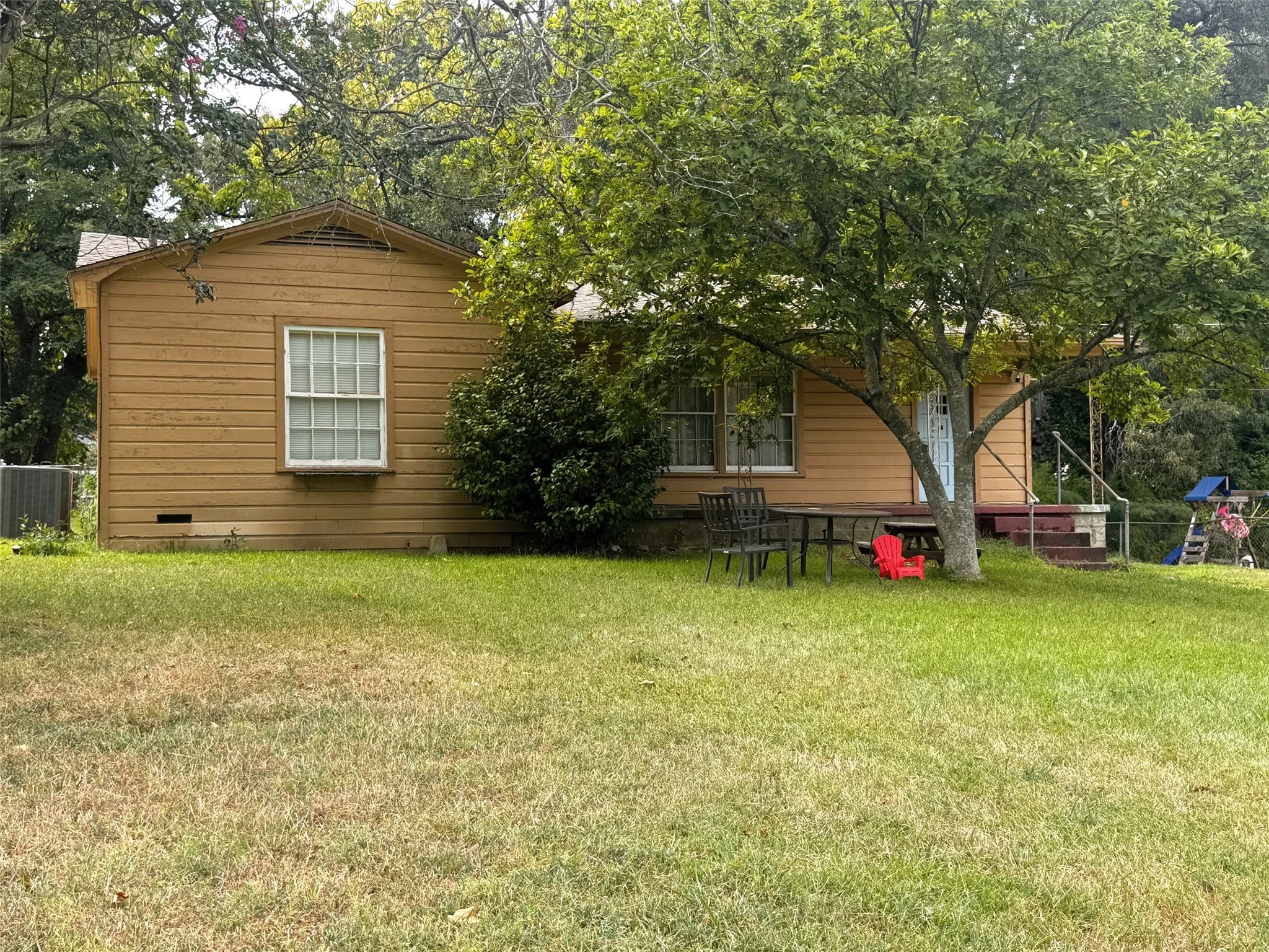Single Family Residence For Sale in Titus County , 405 Margaret Dr., Mt Pleasant, Texas 75455, 4 Bedroom, 1 Bathroom, Garage spaces, 1,836 Sqft, built in 1962, mls#21370771, Real Estate Agent in Mt Pleasant, Homes For Sale in Titus county, Homes For Sale in Mt Pleasant, Realtor in Mt Pleasant Texas, Real Estate Brokerage Independent Realty Texas, Luminita Cordes Realtor