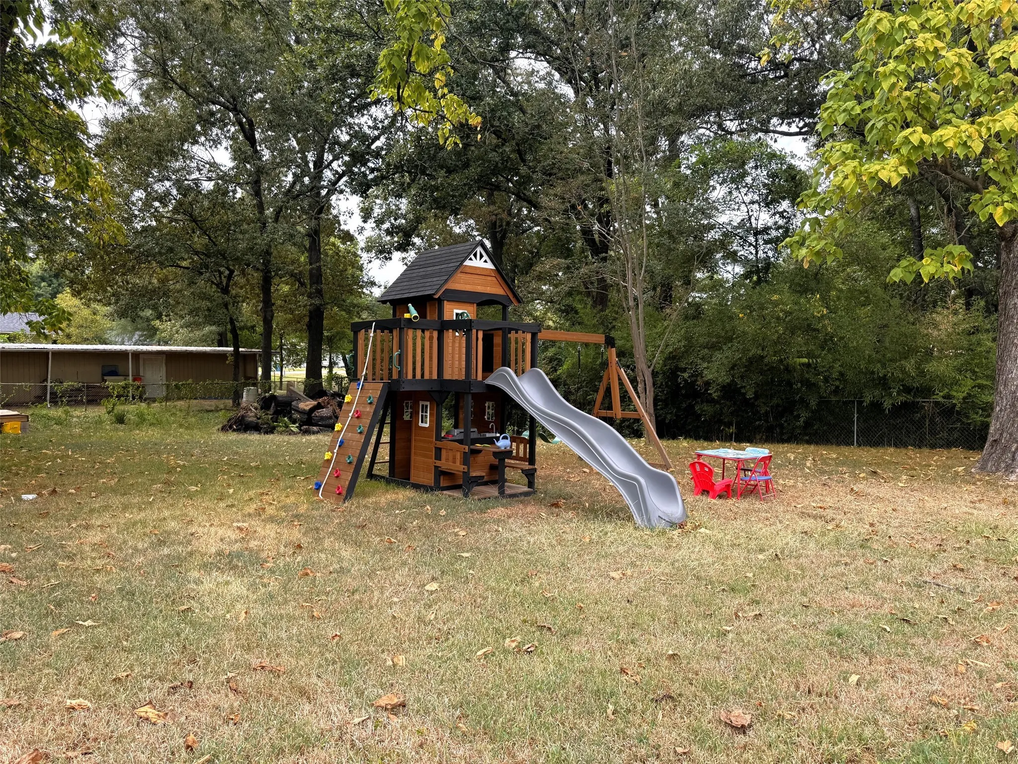 Single Family Residence For Sale in Titus County , 405 Margaret Dr., Mt Pleasant, Texas 75455, 4 Bedroom, 1 Bathroom, Garage spaces, 1,836 Sqft, built in 1962, mls#21370771, Real Estate Agent in Mt Pleasant, Homes For Sale in Titus county, Homes For Sale in Mt Pleasant, Realtor in Mt Pleasant Texas, Real Estate Brokerage Independent Realty Texas, Luminita Cordes Realtor