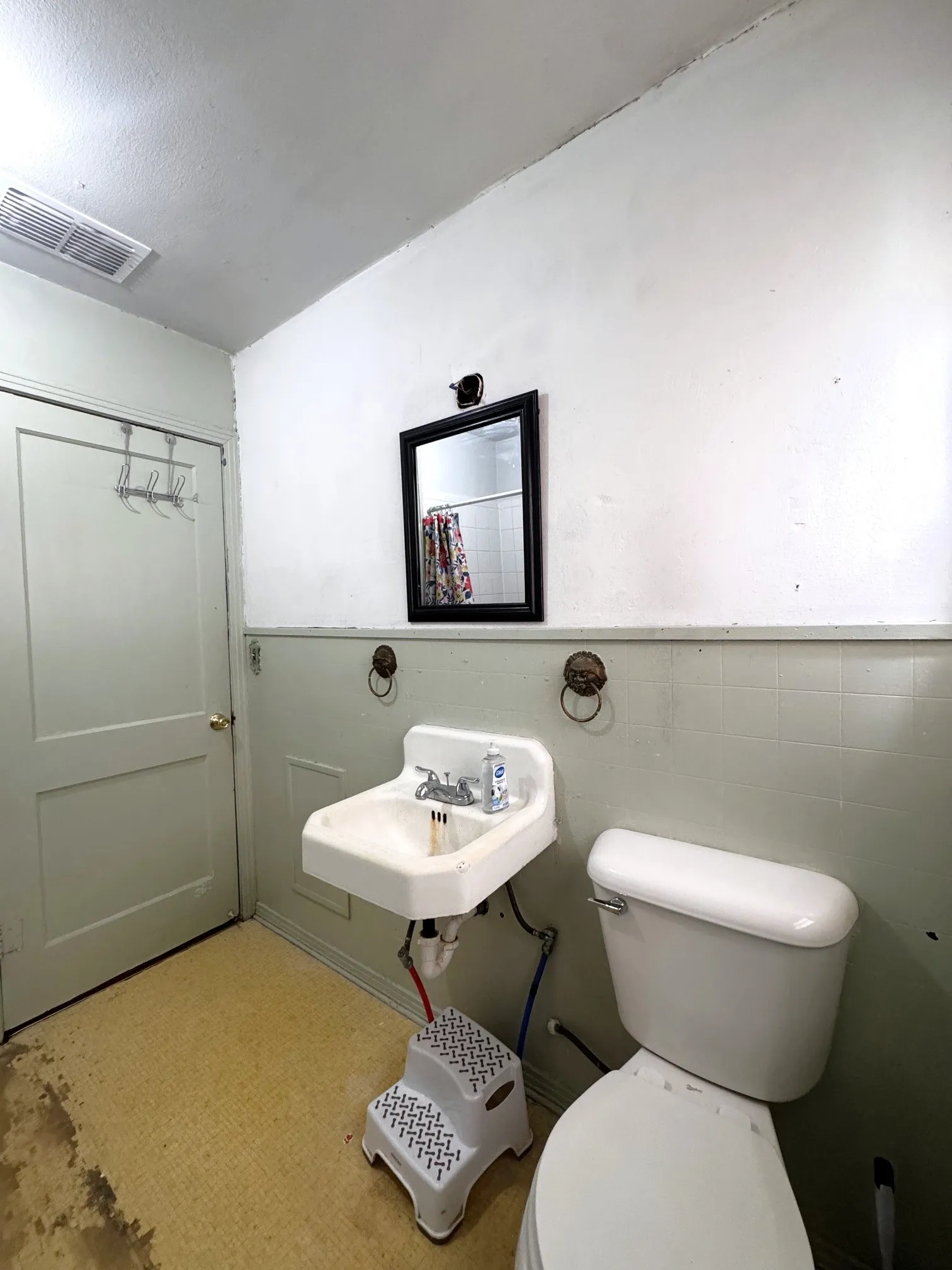 Single Family Residence For Sale in Titus County , 405 Margaret Dr., Mt Pleasant, Texas 75455, 4 Bedroom, 1 Bathroom, Garage spaces, 1,836 Sqft, built in 1962, mls#21370771, Real Estate Agent in Mt Pleasant, Homes For Sale in Titus county, Homes For Sale in Mt Pleasant, Realtor in Mt Pleasant Texas, Real Estate Brokerage Independent Realty Texas, Luminita Cordes Realtor