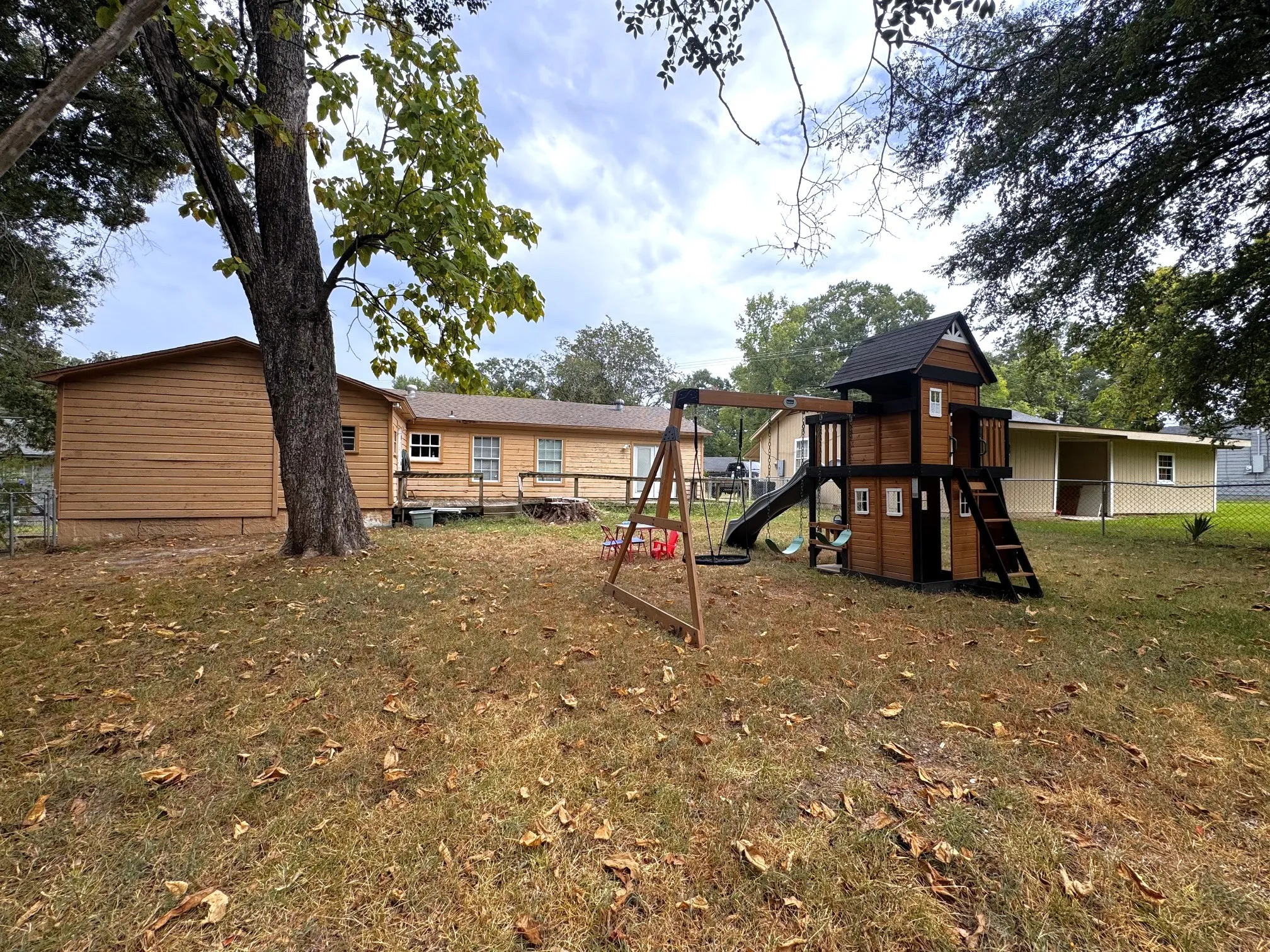 Single Family Residence For Sale in Titus County , 405 Margaret Dr., Mt Pleasant, Texas 75455, 4 Bedroom, 1 Bathroom, Garage spaces, 1,836 Sqft, built in 1962, mls#21370771, Real Estate Agent in Mt Pleasant, Homes For Sale in Titus county, Homes For Sale in Mt Pleasant, Realtor in Mt Pleasant Texas, Real Estate Brokerage Independent Realty Texas, Luminita Cordes Realtor