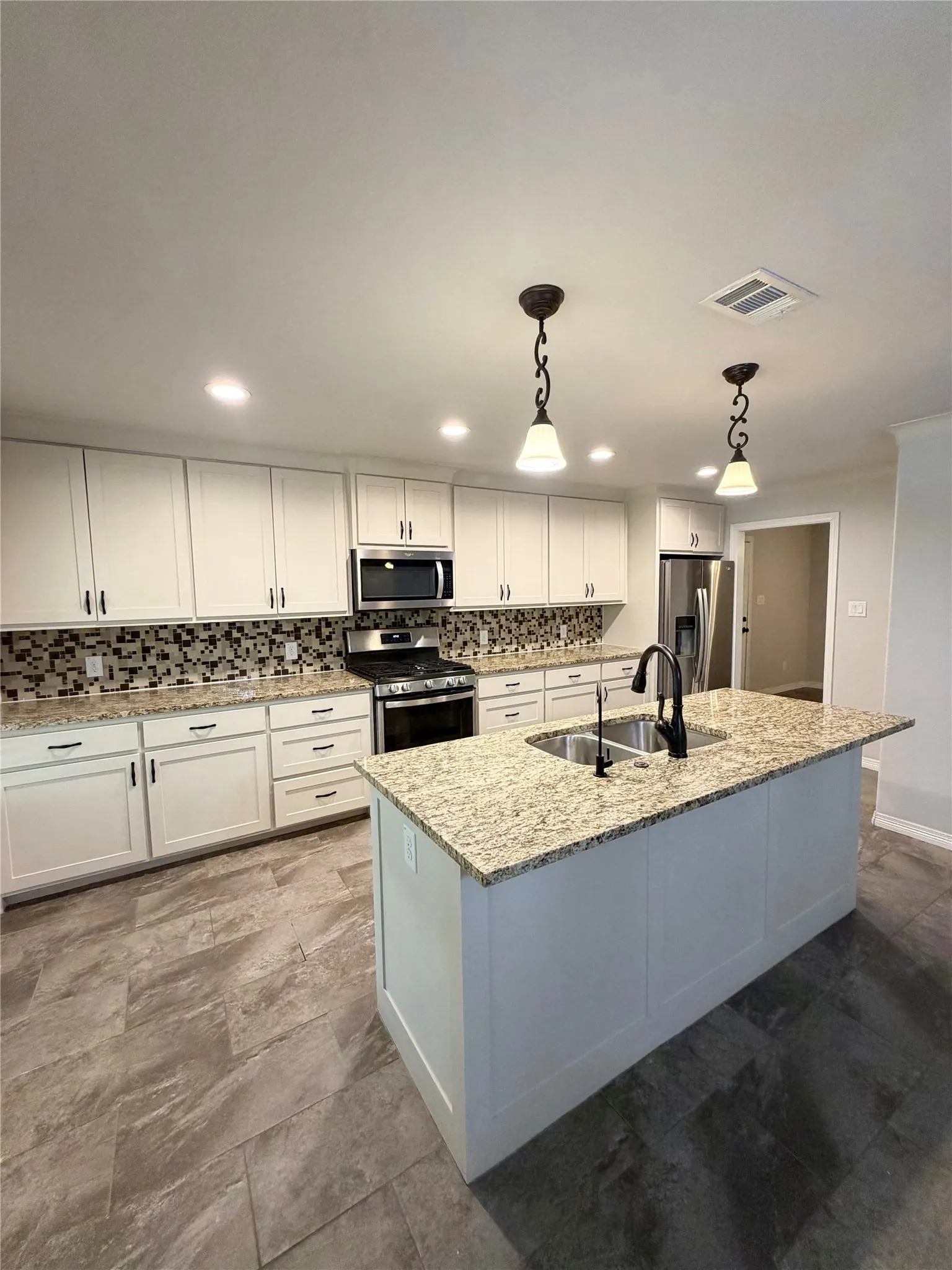 Single Family Residence For Rent in Collin County , 310 E Santa Fe Street, Farmersville, Texas 75442, 3 Bedroom, 3 Bathroom, Garage spaces, 2,010 Sqft, built in 1967, mls#21359704, Real Estate Agent in Farmersville, Homes For Rent in Collin county, Homes For Rent in Farmersville, Realtor in Farmersville Texas, Real Estate Brokerage Independent Realty Texas, Luminita Cordes Realtor