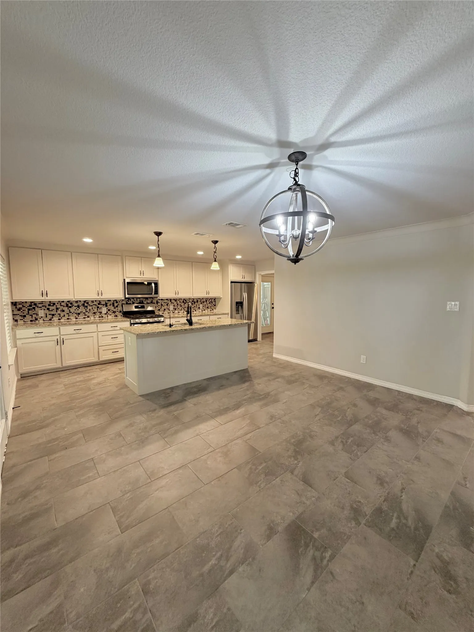 Single Family Residence For Rent in Collin County , 310 E Santa Fe Street, Farmersville, Texas 75442, 3 Bedroom, 3 Bathroom, Garage spaces, 2,010 Sqft, built in 1967, mls#21359704, Real Estate Agent in Farmersville, Homes For Rent in Collin county, Homes For Rent in Farmersville, Realtor in Farmersville Texas, Real Estate Brokerage Independent Realty Texas, Luminita Cordes Realtor