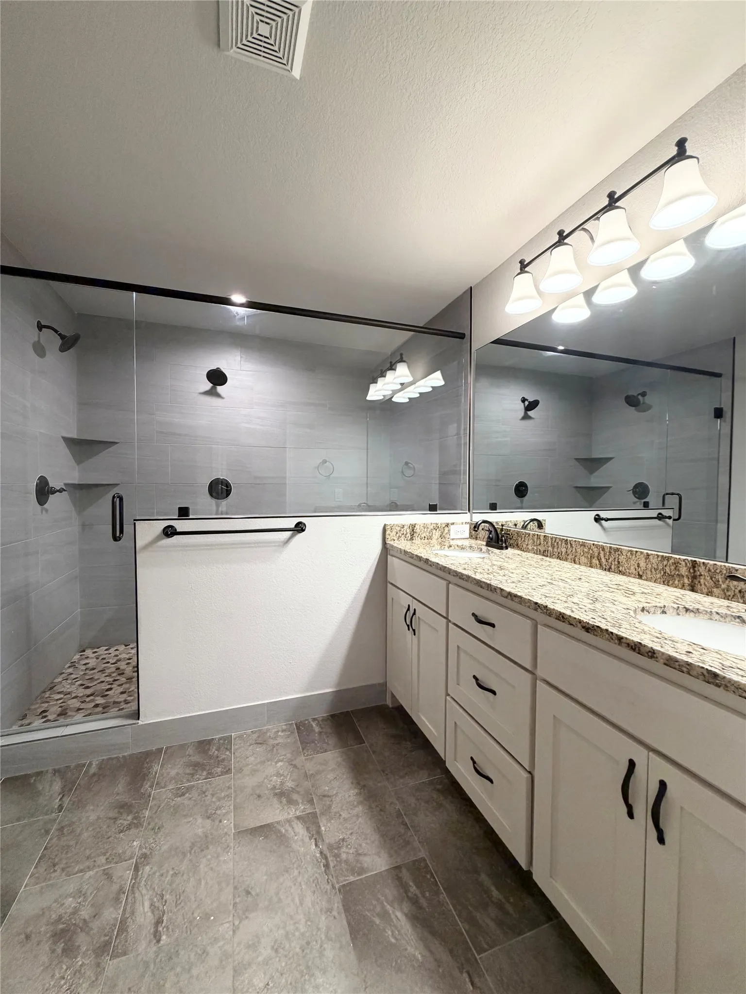 Single Family Residence For Rent in Collin County , 310 E Santa Fe Street, Farmersville, Texas 75442, 3 Bedroom, 3 Bathroom, Garage spaces, 2,010 Sqft, built in 1967, mls#21359704, Real Estate Agent in Farmersville, Homes For Rent in Collin county, Homes For Rent in Farmersville, Realtor in Farmersville Texas, Real Estate Brokerage Independent Realty Texas, Luminita Cordes Realtor
