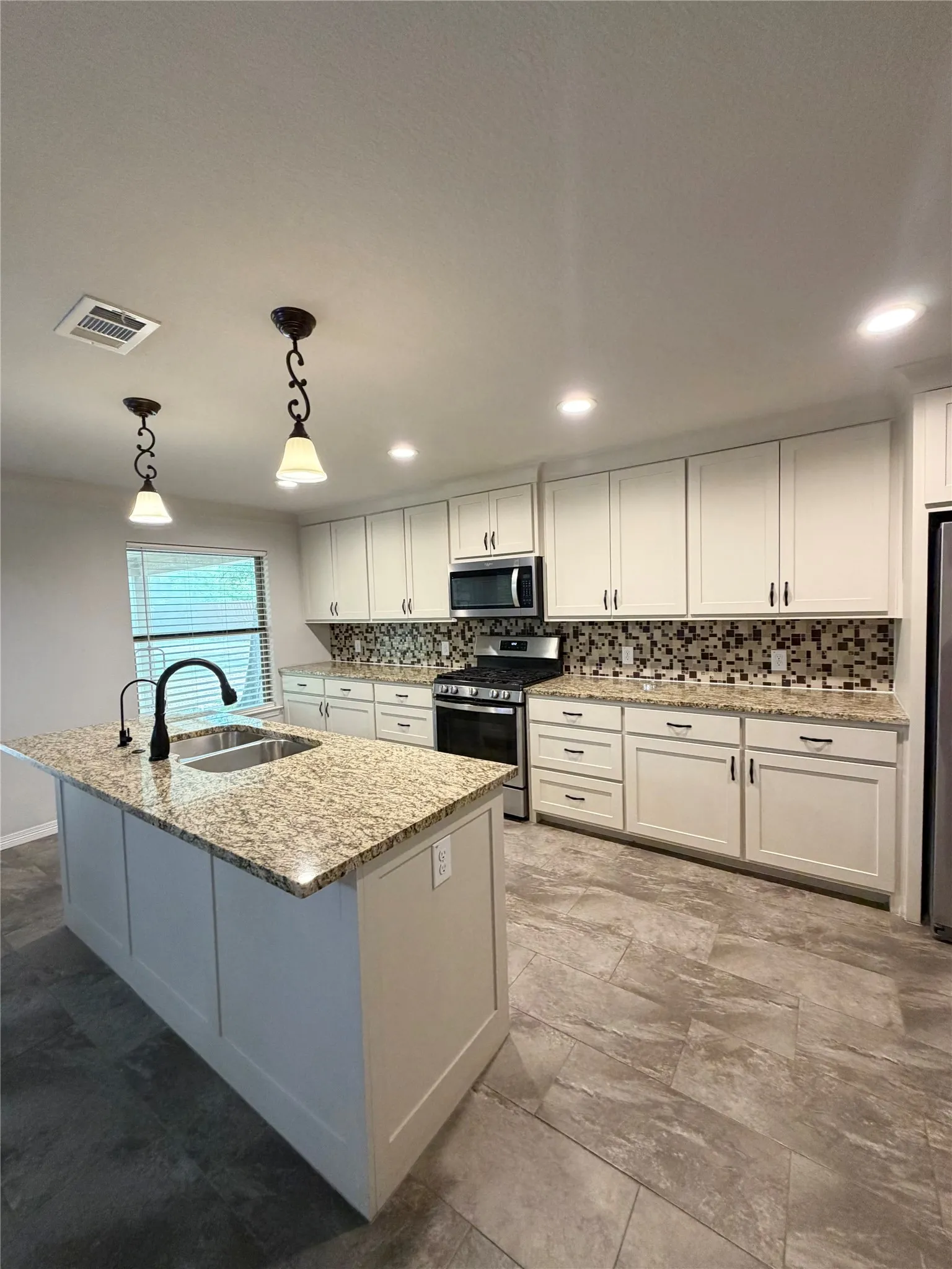 Single Family Residence For Rent in Collin County , 310 E Santa Fe Street, Farmersville, Texas 75442, 3 Bedroom, 3 Bathroom, Garage spaces, 2,010 Sqft, built in 1967, mls#21359704, Real Estate Agent in Farmersville, Homes For Rent in Collin county, Homes For Rent in Farmersville, Realtor in Farmersville Texas, Real Estate Brokerage Independent Realty Texas, Luminita Cordes Realtor