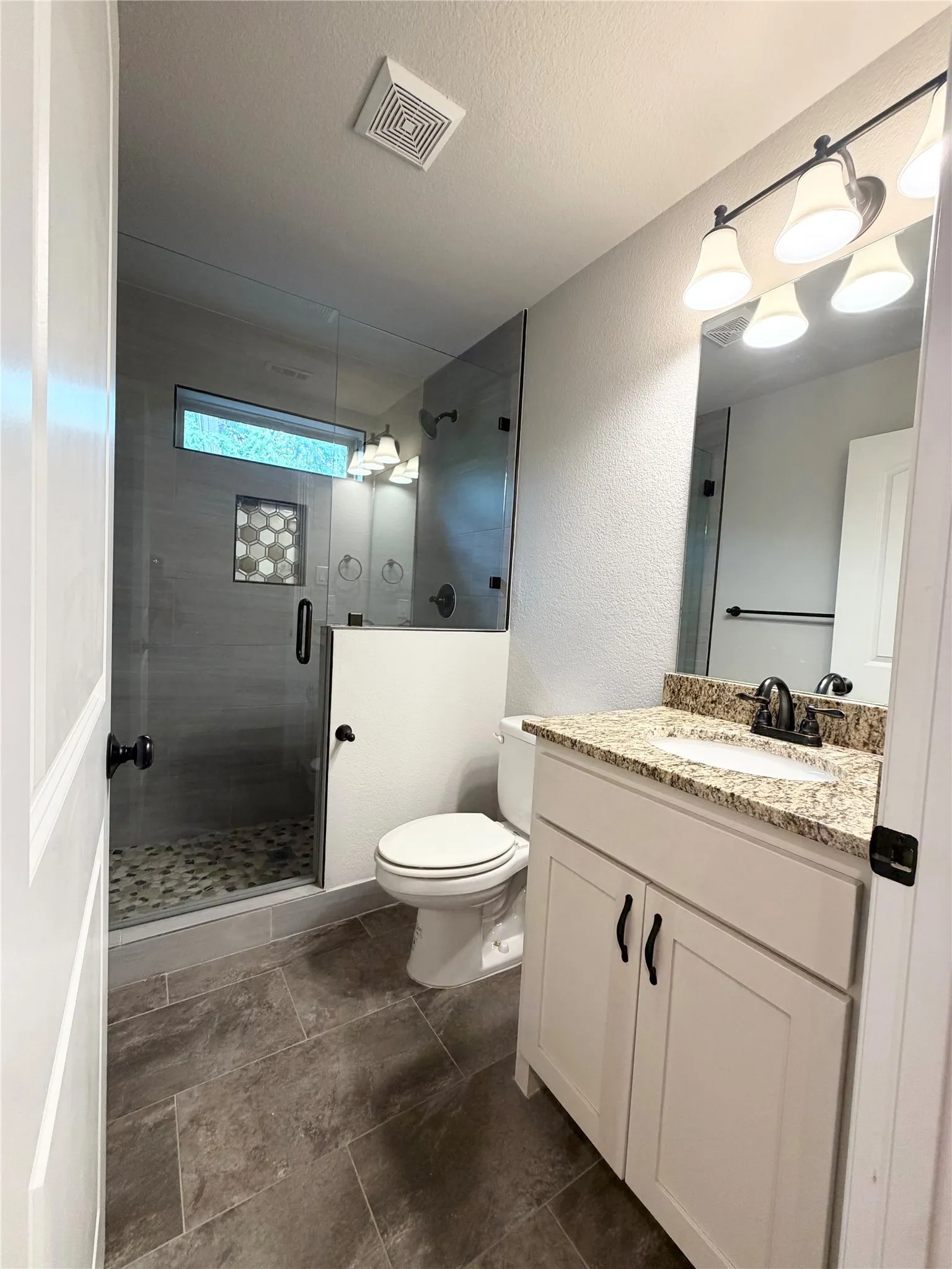 Single Family Residence For Rent in Collin County , 310 E Santa Fe Street, Farmersville, Texas 75442, 3 Bedroom, 3 Bathroom, Garage spaces, 2,010 Sqft, built in 1967, mls#21359704, Real Estate Agent in Farmersville, Homes For Rent in Collin county, Homes For Rent in Farmersville, Realtor in Farmersville Texas, Real Estate Brokerage Independent Realty Texas, Luminita Cordes Realtor