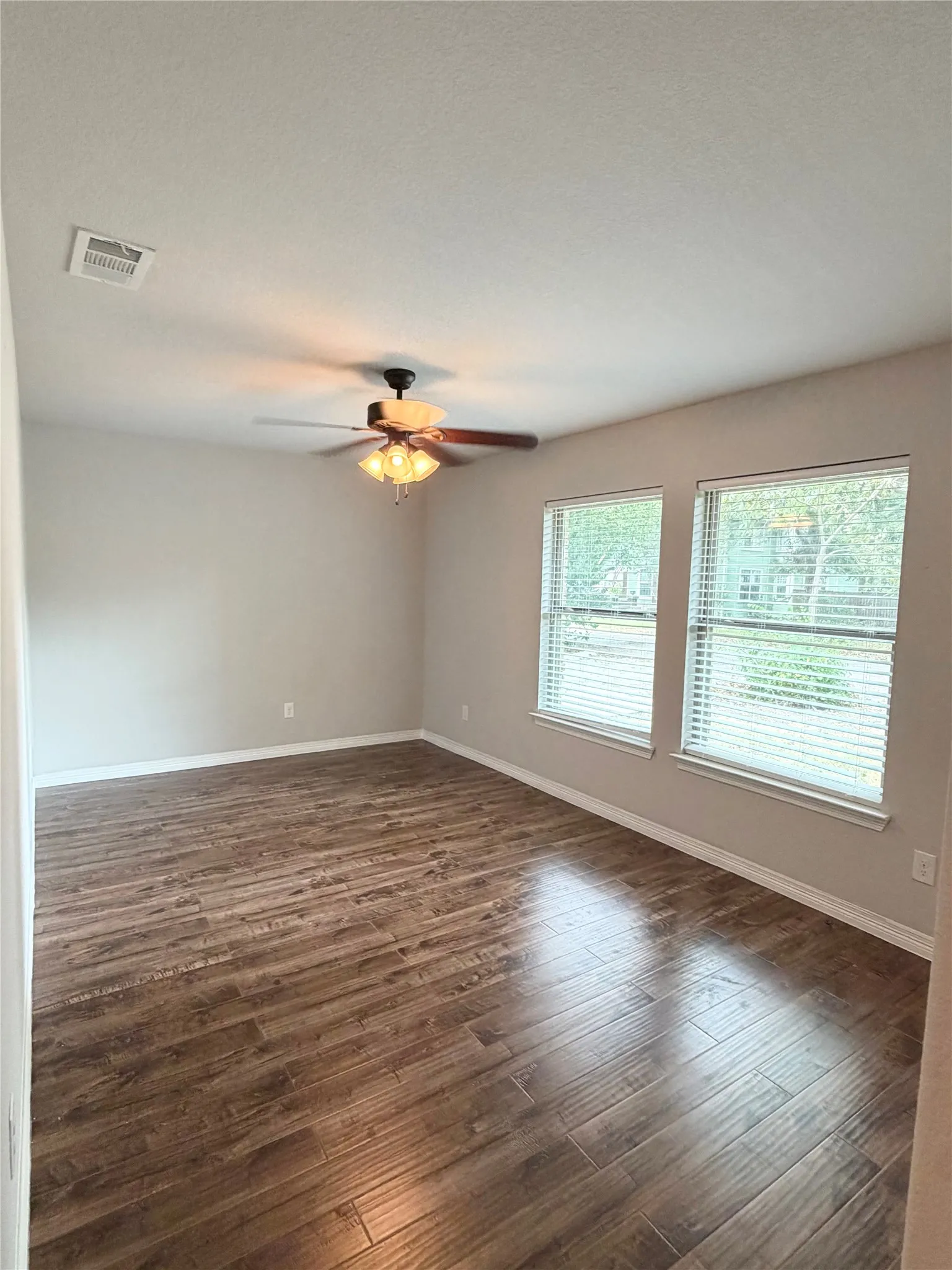 Single Family Residence For Rent in Collin County , 310 E Santa Fe Street, Farmersville, Texas 75442, 3 Bedroom, 3 Bathroom, Garage spaces, 2,010 Sqft, built in 1967, mls#21359704, Real Estate Agent in Farmersville, Homes For Rent in Collin county, Homes For Rent in Farmersville, Realtor in Farmersville Texas, Real Estate Brokerage Independent Realty Texas, Luminita Cordes Realtor
