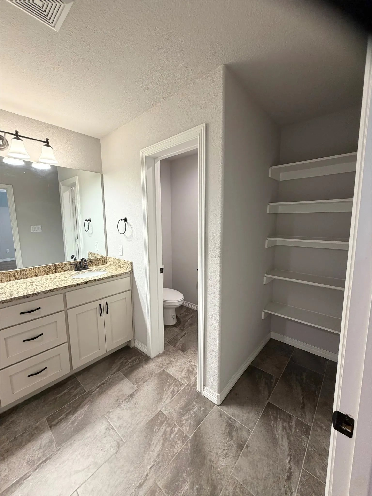 Single Family Residence For Rent in Collin County , 310 E Santa Fe Street, Farmersville, Texas 75442, 3 Bedroom, 3 Bathroom, Garage spaces, 2,010 Sqft, built in 1967, mls#21359704, Real Estate Agent in Farmersville, Homes For Rent in Collin county, Homes For Rent in Farmersville, Realtor in Farmersville Texas, Real Estate Brokerage Independent Realty Texas, Luminita Cordes Realtor
