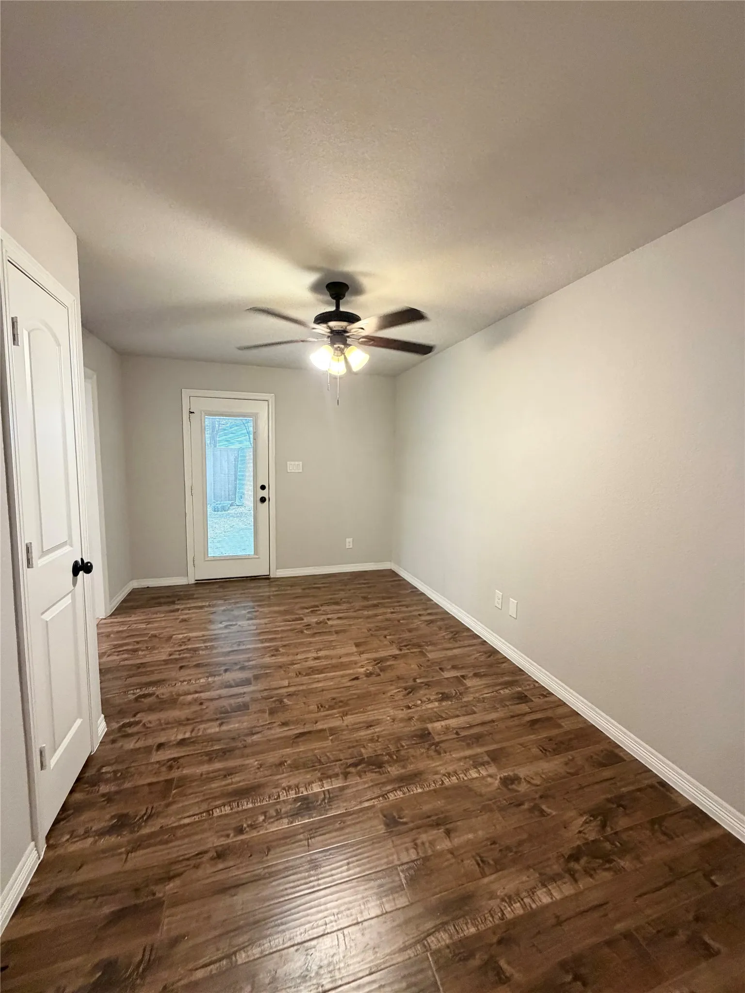 Single Family Residence For Rent in Collin County , 310 E Santa Fe Street, Farmersville, Texas 75442, 3 Bedroom, 3 Bathroom, Garage spaces, 2,010 Sqft, built in 1967, mls#21359704, Real Estate Agent in Farmersville, Homes For Rent in Collin county, Homes For Rent in Farmersville, Realtor in Farmersville Texas, Real Estate Brokerage Independent Realty Texas, Luminita Cordes Realtor
