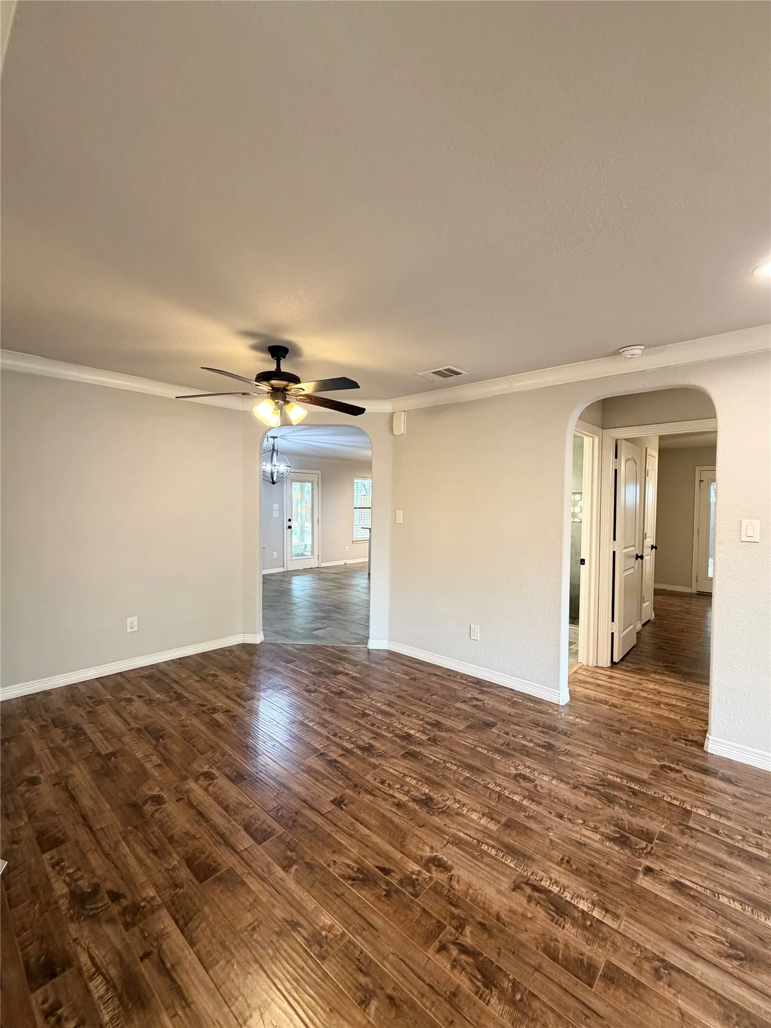 Single Family Residence For Rent in Collin County , 310 E Santa Fe Street, Farmersville, Texas 75442, 3 Bedroom, 3 Bathroom, Garage spaces, 2,010 Sqft, built in 1967, mls#21359704, Real Estate Agent in Farmersville, Homes For Rent in Collin county, Homes For Rent in Farmersville, Realtor in Farmersville Texas, Real Estate Brokerage Independent Realty Texas, Luminita Cordes Realtor