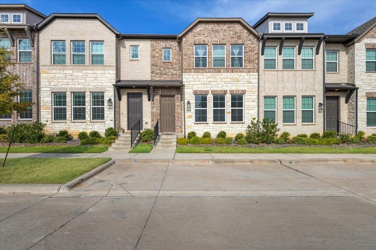 Townhouse For Rent in Collin County , 2223 Adena Springs Drive, Allen, Texas 75013, 3 Bedroom, 4 Bathroom, 2 Garage spaces, 2,156 Sqft, built in 2022, mls#21371504, Real Estate Agent in Allen, Homes For Rent in Collin county, Homes For Rent in Allen, Realtor in Allen Texas, Real Estate Brokerage Independent Realty Texas, Luminita Cordes Realtor