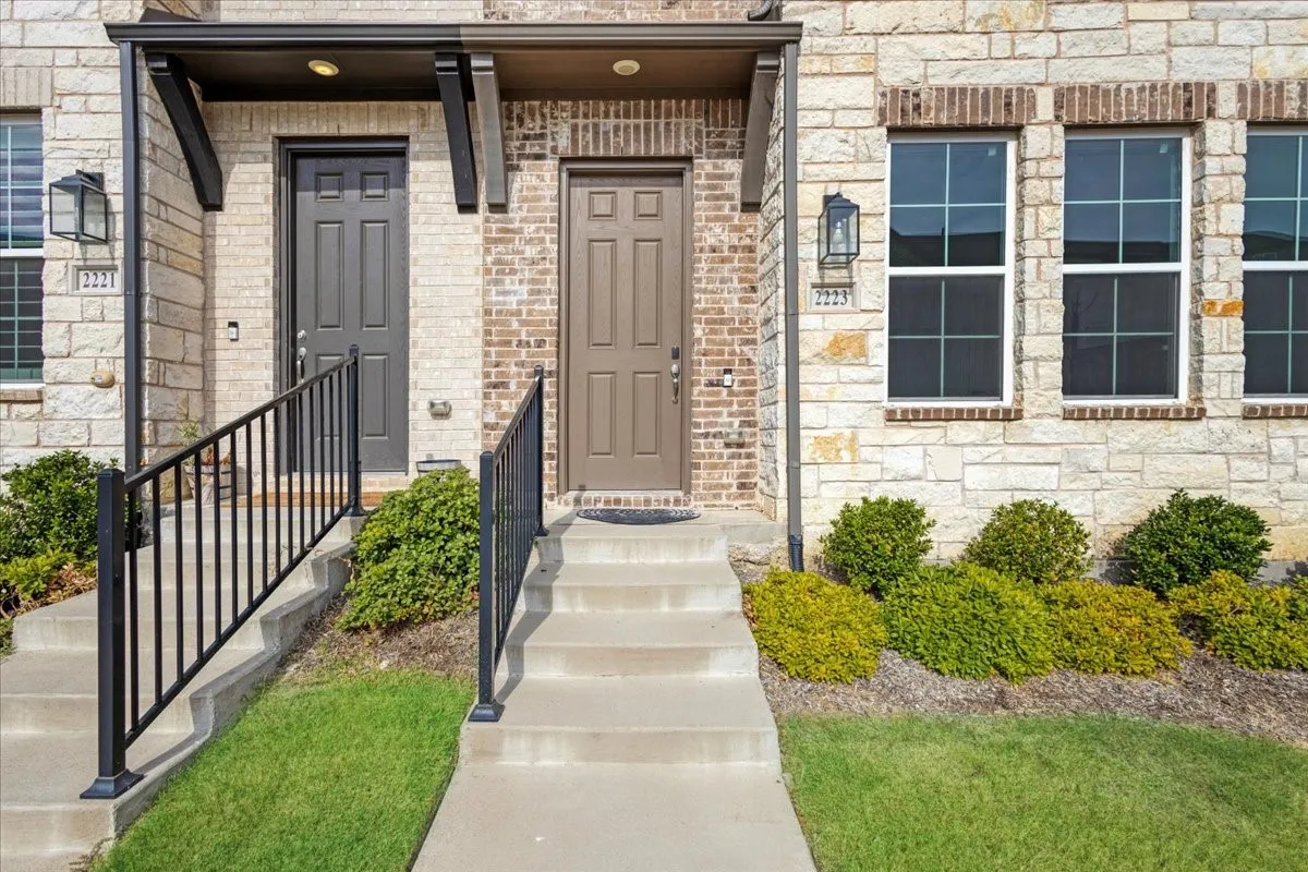 Townhouse For Rent in Collin County , 2223 Adena Springs Drive, Allen, Texas 75013, 3 Bedroom, 4 Bathroom, 2 Garage spaces, 2,156 Sqft, built in 2022, mls#21371504, Real Estate Agent in Allen, Homes For Rent in Collin county, Homes For Rent in Allen, Realtor in Allen Texas, Real Estate Brokerage Independent Realty Texas, Luminita Cordes Realtor