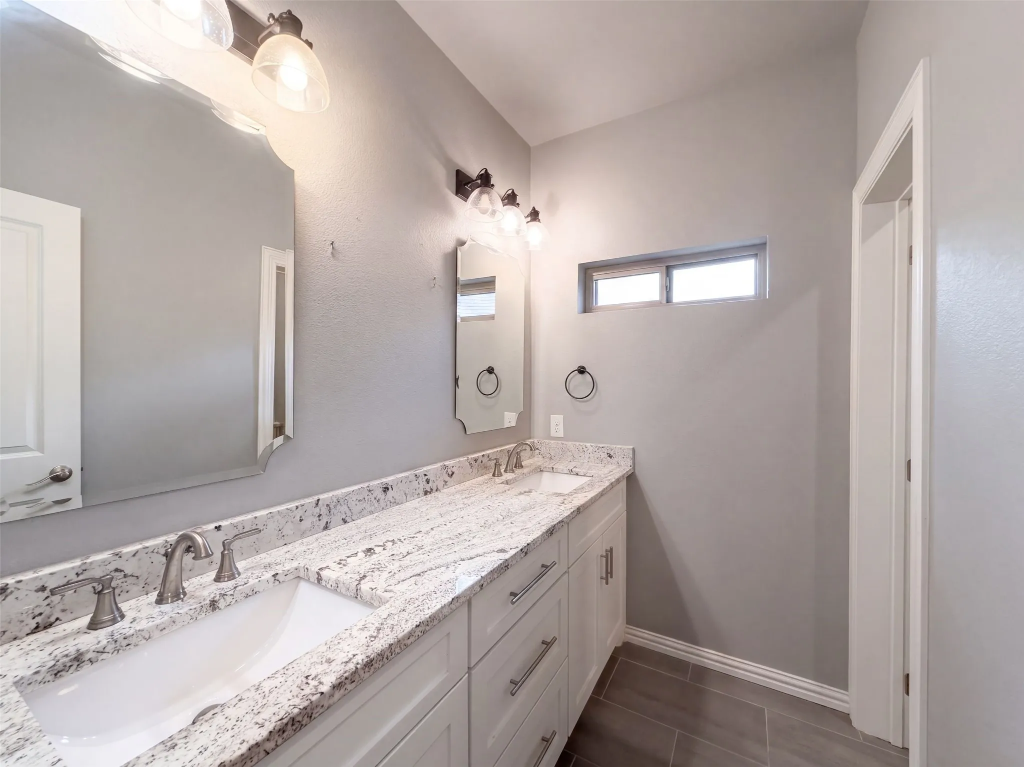 Single Family Residence For Sale in Grayson County , 3712 Magnolia Court, Denison, Texas 75020, 3 Bedroom, 3 Bathroom, 2 Garage spaces, 1,925 Sqft, built in 2018, mls#21371516, Real Estate Agent in Denison, Homes For Sale in Grayson county, Homes For Sale in Denison, Realtor in Denison Texas, Real Estate Brokerage Independent Realty Texas, Luminita Cordes Realtor