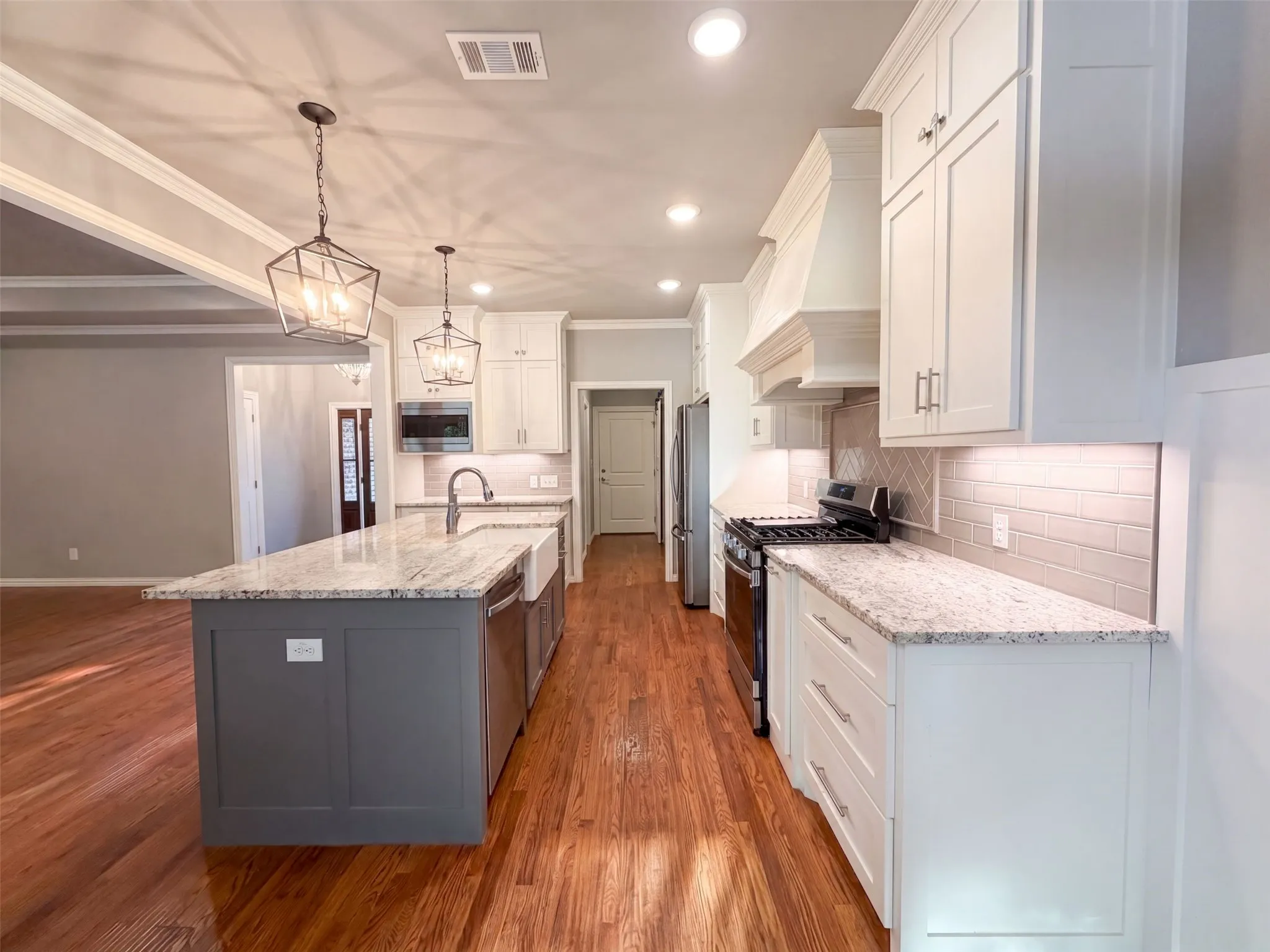 Single Family Residence For Sale in Grayson County , 3712 Magnolia Court, Denison, Texas 75020, 3 Bedroom, 3 Bathroom, 2 Garage spaces, 1,925 Sqft, built in 2018, mls#21371516, Real Estate Agent in Denison, Homes For Sale in Grayson county, Homes For Sale in Denison, Realtor in Denison Texas, Real Estate Brokerage Independent Realty Texas, Luminita Cordes Realtor