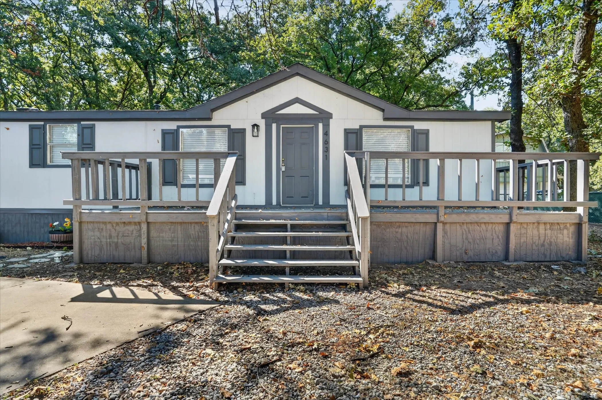 Mobile Home For Sale in Hood County , 4631 Lyndi Lane, Granbury, Texas 76049, 4 Bedroom, 2 Bathroom, Garage spaces, 1,680 Sqft, built in 1996, mls#21370933, Real Estate Agent in Granbury, Homes For Sale in Hood county, Homes For Sale in Granbury, Realtor in Granbury Texas, Real Estate Brokerage Independent Realty Texas, Luminita Cordes Realtor