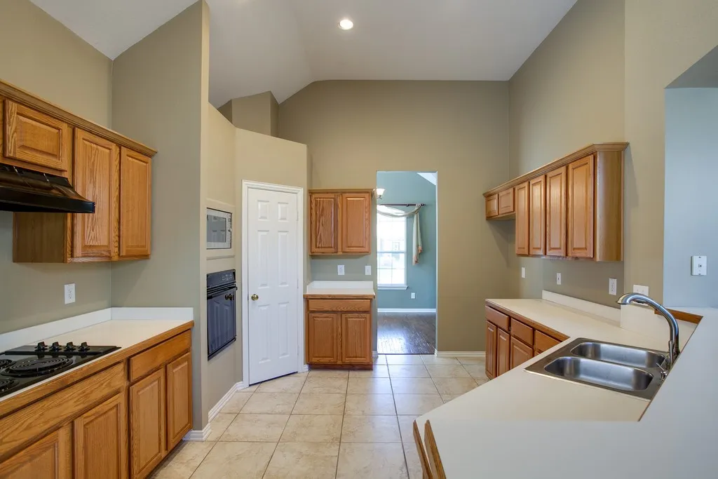 Single Family Residence For Rent in Denton County , 2221 Briary Trace Court, Lewisville, Texas 75077, 3 Bedroom, 2 Bathroom, 2 Garage spaces, 2,120 Sqft, built in 1996, mls#21371520, Real Estate Agent in Lewisville, Homes For Rent in Denton county, Homes For Rent in Lewisville, Realtor in Lewisville Texas, Real Estate Brokerage Independent Realty Texas, Luminita Cordes Realtor