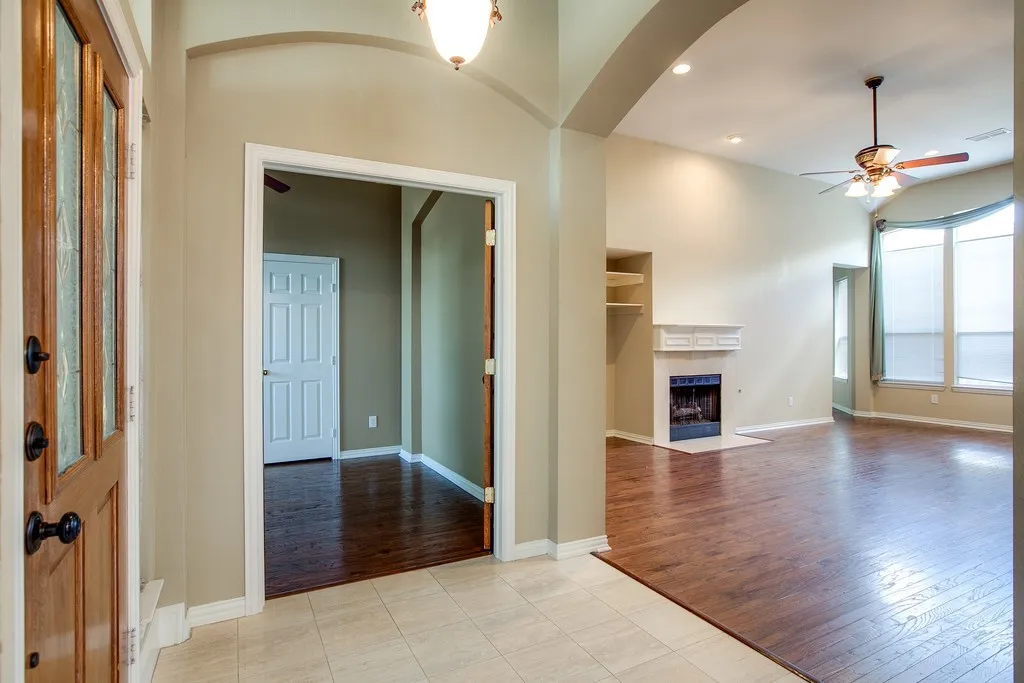 Single Family Residence For Rent in Denton County , 2221 Briary Trace Court, Lewisville, Texas 75077, 3 Bedroom, 2 Bathroom, 2 Garage spaces, 2,120 Sqft, built in 1996, mls#21371520, Real Estate Agent in Lewisville, Homes For Rent in Denton county, Homes For Rent in Lewisville, Realtor in Lewisville Texas, Real Estate Brokerage Independent Realty Texas, Luminita Cordes Realtor