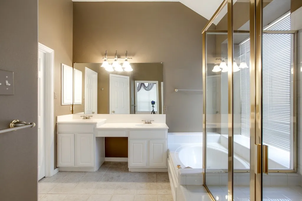 Single Family Residence For Rent in Denton County , 2221 Briary Trace Court, Lewisville, Texas 75077, 3 Bedroom, 2 Bathroom, 2 Garage spaces, 2,120 Sqft, built in 1996, mls#21371520, Real Estate Agent in Lewisville, Homes For Rent in Denton county, Homes For Rent in Lewisville, Realtor in Lewisville Texas, Real Estate Brokerage Independent Realty Texas, Luminita Cordes Realtor