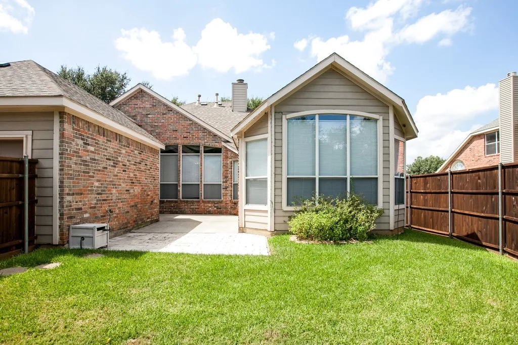 Single Family Residence For Rent in Denton County , 2221 Briary Trace Court, Lewisville, Texas 75077, 3 Bedroom, 2 Bathroom, 2 Garage spaces, 2,120 Sqft, built in 1996, mls#21371520, Real Estate Agent in Lewisville, Homes For Rent in Denton county, Homes For Rent in Lewisville, Realtor in Lewisville Texas, Real Estate Brokerage Independent Realty Texas, Luminita Cordes Realtor