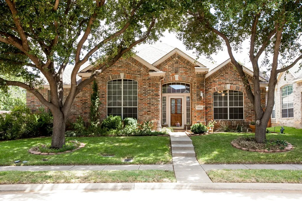 Single Family Residence For Rent in Denton County , 2221 Briary Trace Court, Lewisville, Texas 75077, 3 Bedroom, 2 Bathroom, 2 Garage spaces, 2,120 Sqft, built in 1996, mls#21371520, Real Estate Agent in Lewisville, Homes For Rent in Denton county, Homes For Rent in Lewisville, Realtor in Lewisville Texas, Real Estate Brokerage Independent Realty Texas, Luminita Cordes Realtor