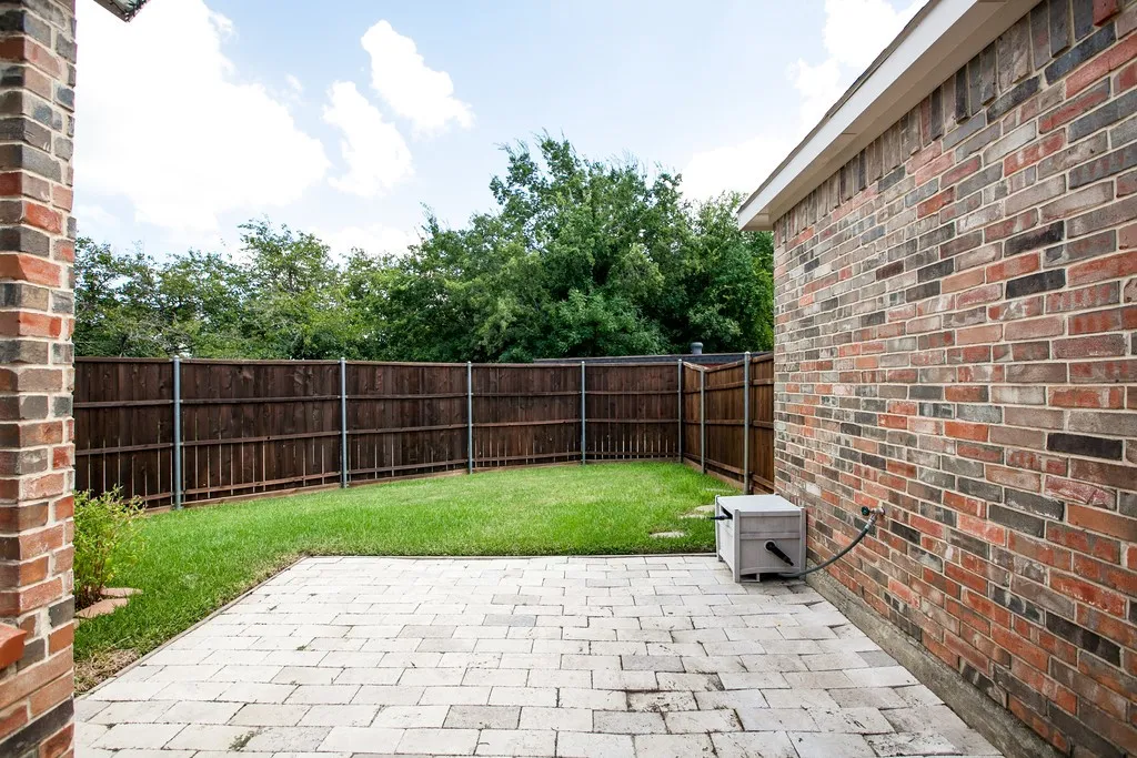 Single Family Residence For Rent in Denton County , 2221 Briary Trace Court, Lewisville, Texas 75077, 3 Bedroom, 2 Bathroom, 2 Garage spaces, 2,120 Sqft, built in 1996, mls#21371520, Real Estate Agent in Lewisville, Homes For Rent in Denton county, Homes For Rent in Lewisville, Realtor in Lewisville Texas, Real Estate Brokerage Independent Realty Texas, Luminita Cordes Realtor