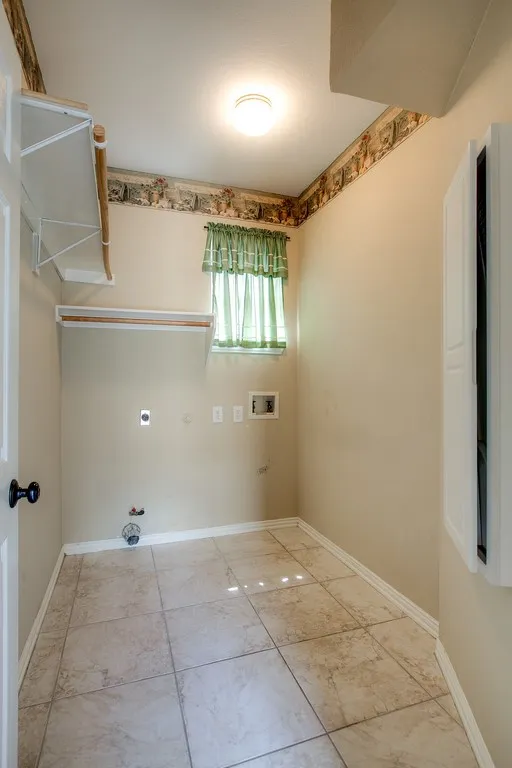 Single Family Residence For Rent in Denton County , 2221 Briary Trace Court, Lewisville, Texas 75077, 3 Bedroom, 2 Bathroom, 2 Garage spaces, 2,120 Sqft, built in 1996, mls#21371520, Real Estate Agent in Lewisville, Homes For Rent in Denton county, Homes For Rent in Lewisville, Realtor in Lewisville Texas, Real Estate Brokerage Independent Realty Texas, Luminita Cordes Realtor