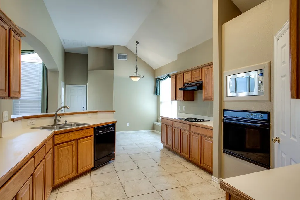 Single Family Residence For Rent in Denton County , 2221 Briary Trace Court, Lewisville, Texas 75077, 3 Bedroom, 2 Bathroom, 2 Garage spaces, 2,120 Sqft, built in 1996, mls#21371520, Real Estate Agent in Lewisville, Homes For Rent in Denton county, Homes For Rent in Lewisville, Realtor in Lewisville Texas, Real Estate Brokerage Independent Realty Texas, Luminita Cordes Realtor