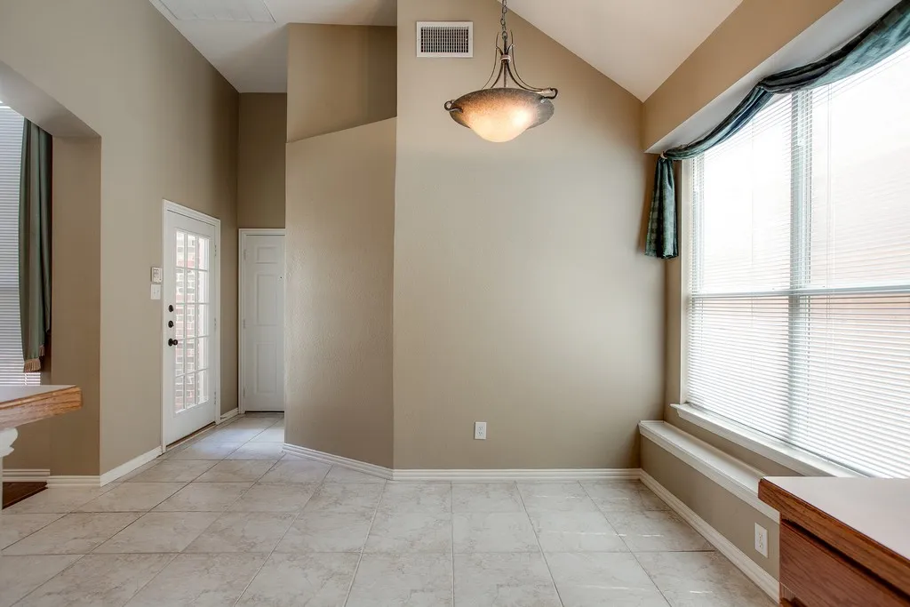 Single Family Residence For Rent in Denton County , 2221 Briary Trace Court, Lewisville, Texas 75077, 3 Bedroom, 2 Bathroom, 2 Garage spaces, 2,120 Sqft, built in 1996, mls#21371520, Real Estate Agent in Lewisville, Homes For Rent in Denton county, Homes For Rent in Lewisville, Realtor in Lewisville Texas, Real Estate Brokerage Independent Realty Texas, Luminita Cordes Realtor