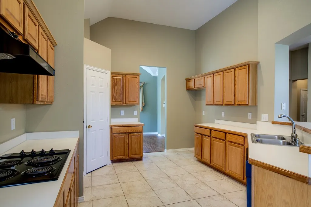 Single Family Residence For Rent in Denton County , 2221 Briary Trace Court, Lewisville, Texas 75077, 3 Bedroom, 2 Bathroom, 2 Garage spaces, 2,120 Sqft, built in 1996, mls#21371520, Real Estate Agent in Lewisville, Homes For Rent in Denton county, Homes For Rent in Lewisville, Realtor in Lewisville Texas, Real Estate Brokerage Independent Realty Texas, Luminita Cordes Realtor