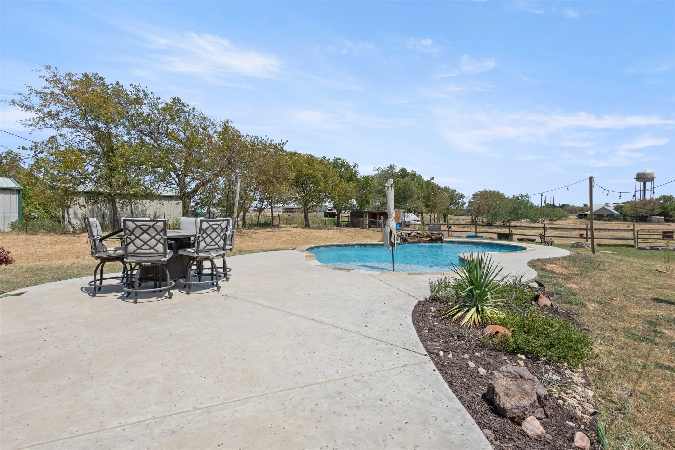 Single Family Residence For Sale in Denton County , 118 Fm 2450, Krum, Texas 76249, 4 Bedroom, 3 Bathroom, 2 Garage spaces, 3,083 Sqft, built in 2003, mls#21371198, Real Estate Agent in Krum, Homes For Sale in Denton county, Homes For Sale in Krum, Realtor in Krum Texas, Real Estate Brokerage Independent Realty Texas, Luminita Cordes Realtor