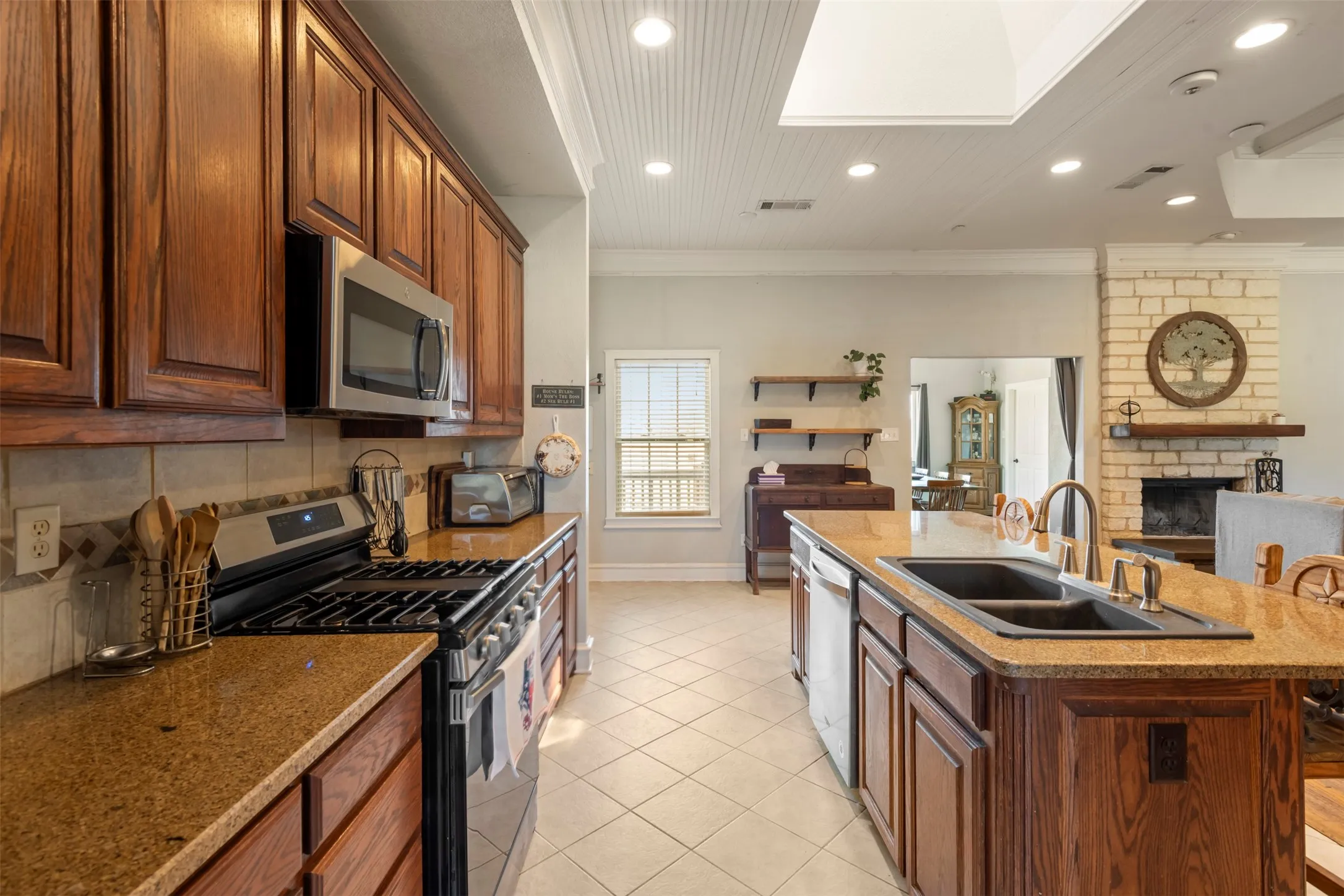 Single Family Residence For Sale in Denton County , 118 Fm 2450, Krum, Texas 76249, 4 Bedroom, 3 Bathroom, 2 Garage spaces, 3,083 Sqft, built in 2003, mls#21371198, Real Estate Agent in Krum, Homes For Sale in Denton county, Homes For Sale in Krum, Realtor in Krum Texas, Real Estate Brokerage Independent Realty Texas, Luminita Cordes Realtor