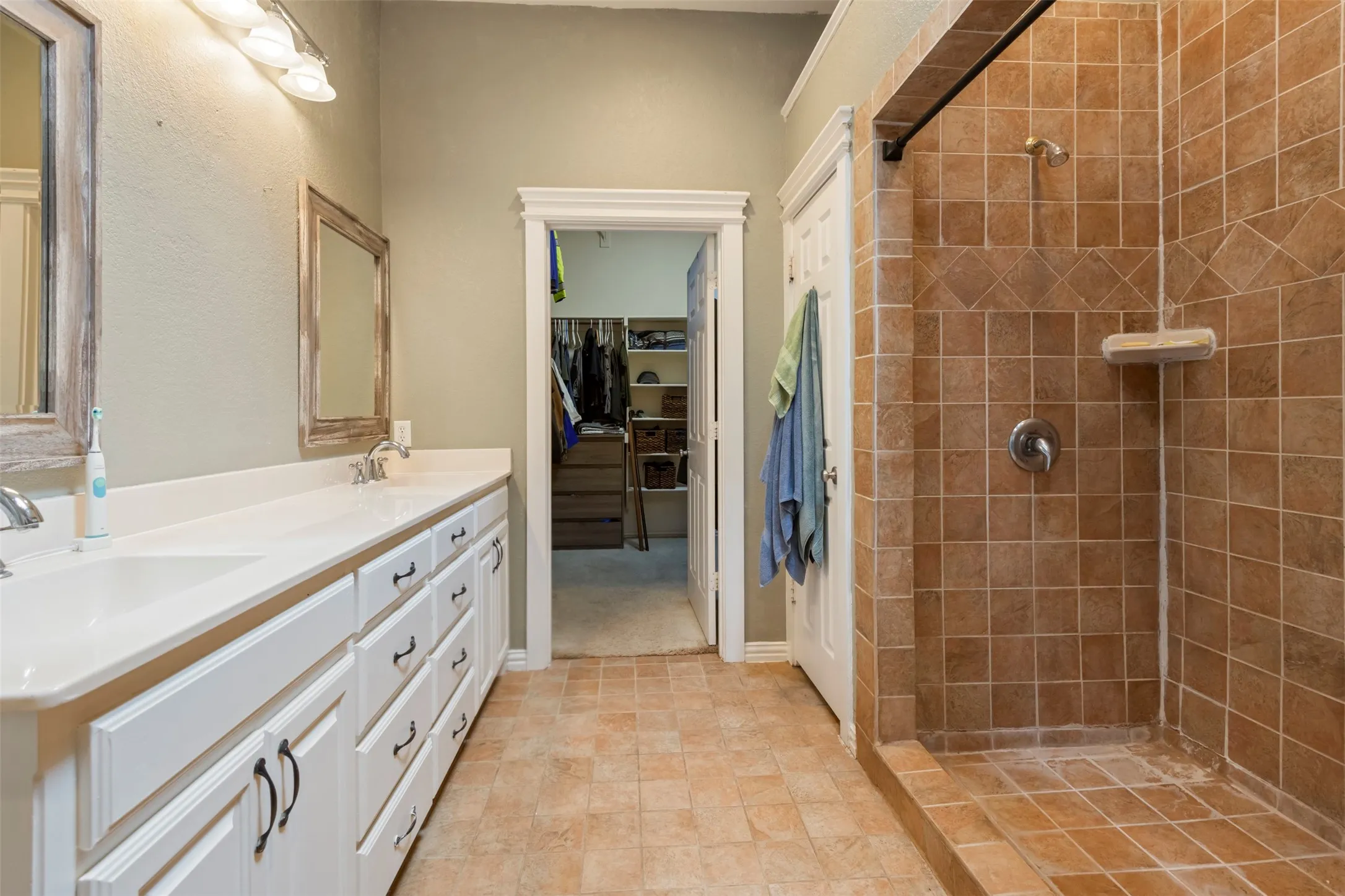 Single Family Residence For Sale in Denton County , 118 Fm 2450, Krum, Texas 76249, 4 Bedroom, 3 Bathroom, 2 Garage spaces, 3,083 Sqft, built in 2003, mls#21371198, Real Estate Agent in Krum, Homes For Sale in Denton county, Homes For Sale in Krum, Realtor in Krum Texas, Real Estate Brokerage Independent Realty Texas, Luminita Cordes Realtor